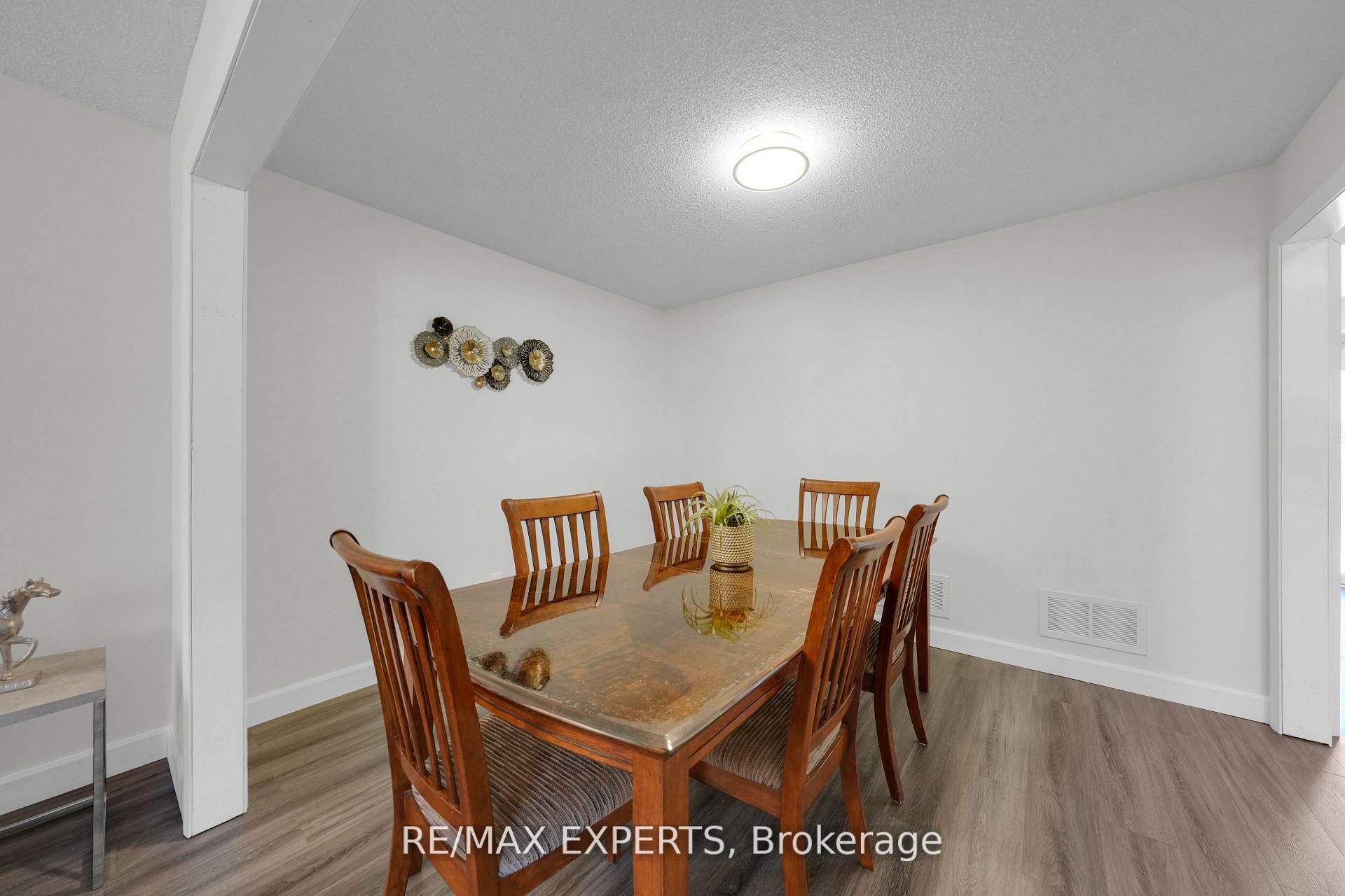 Photo 8 of 10 Wallace Drive, Barrie, Northwest — HOMEH