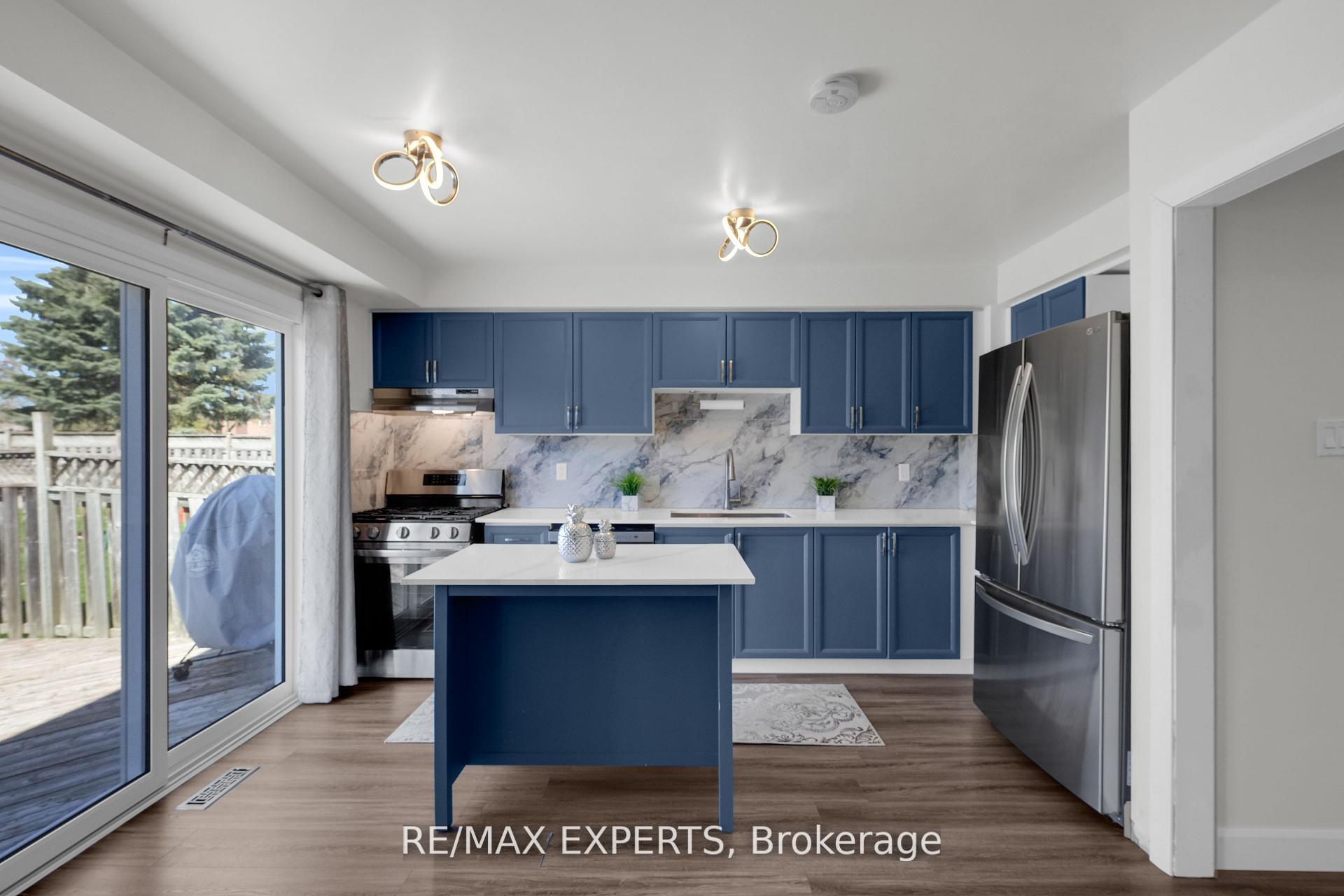Photo 18 of 10 Wallace Drive, Barrie, Northwest — HOMEH