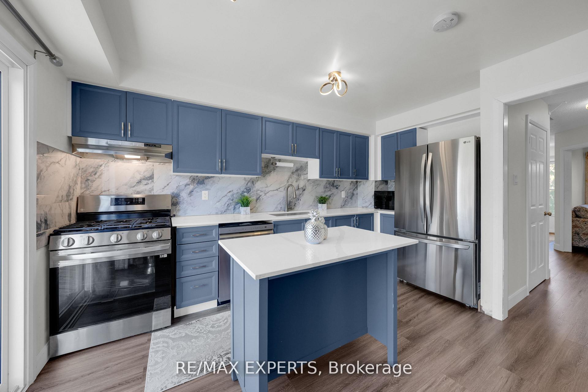 Photo 16 of 10 Wallace Drive, Barrie, Northwest — HOMEH
