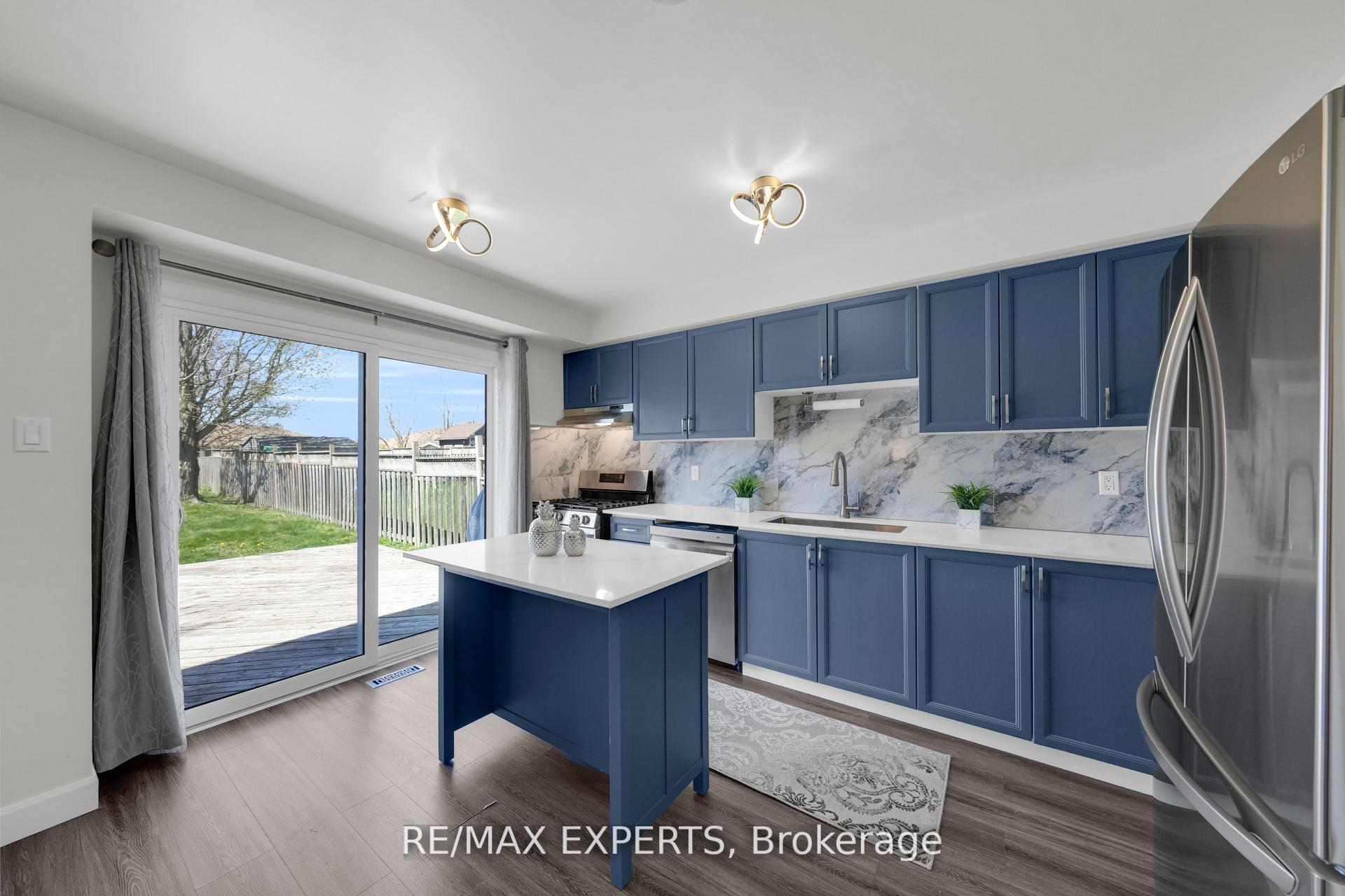Photo 14 of 10 Wallace Drive, Barrie, Northwest — HOMEH