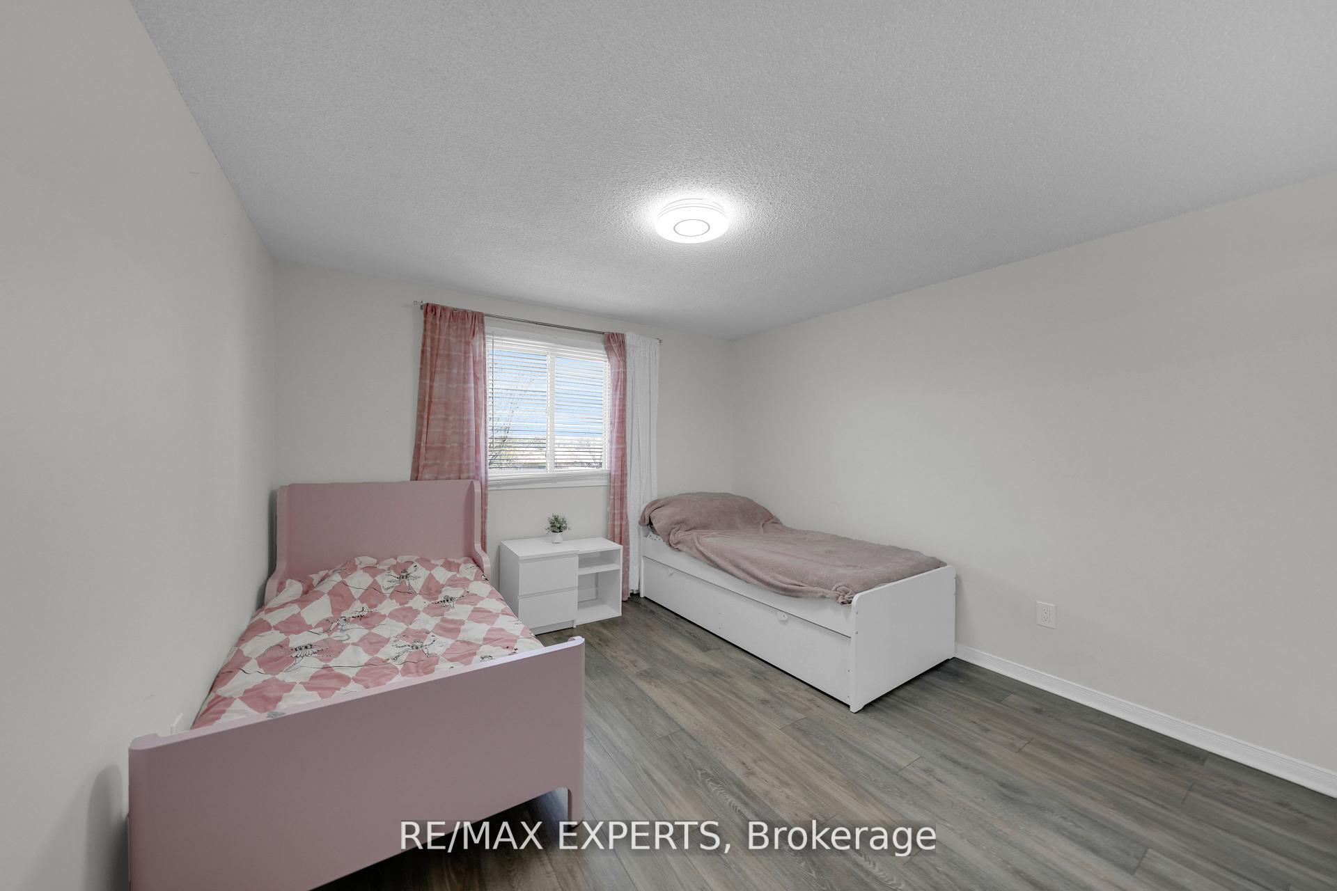 Photo 21 of 10 Wallace Drive, Barrie, Northwest — HOMEH