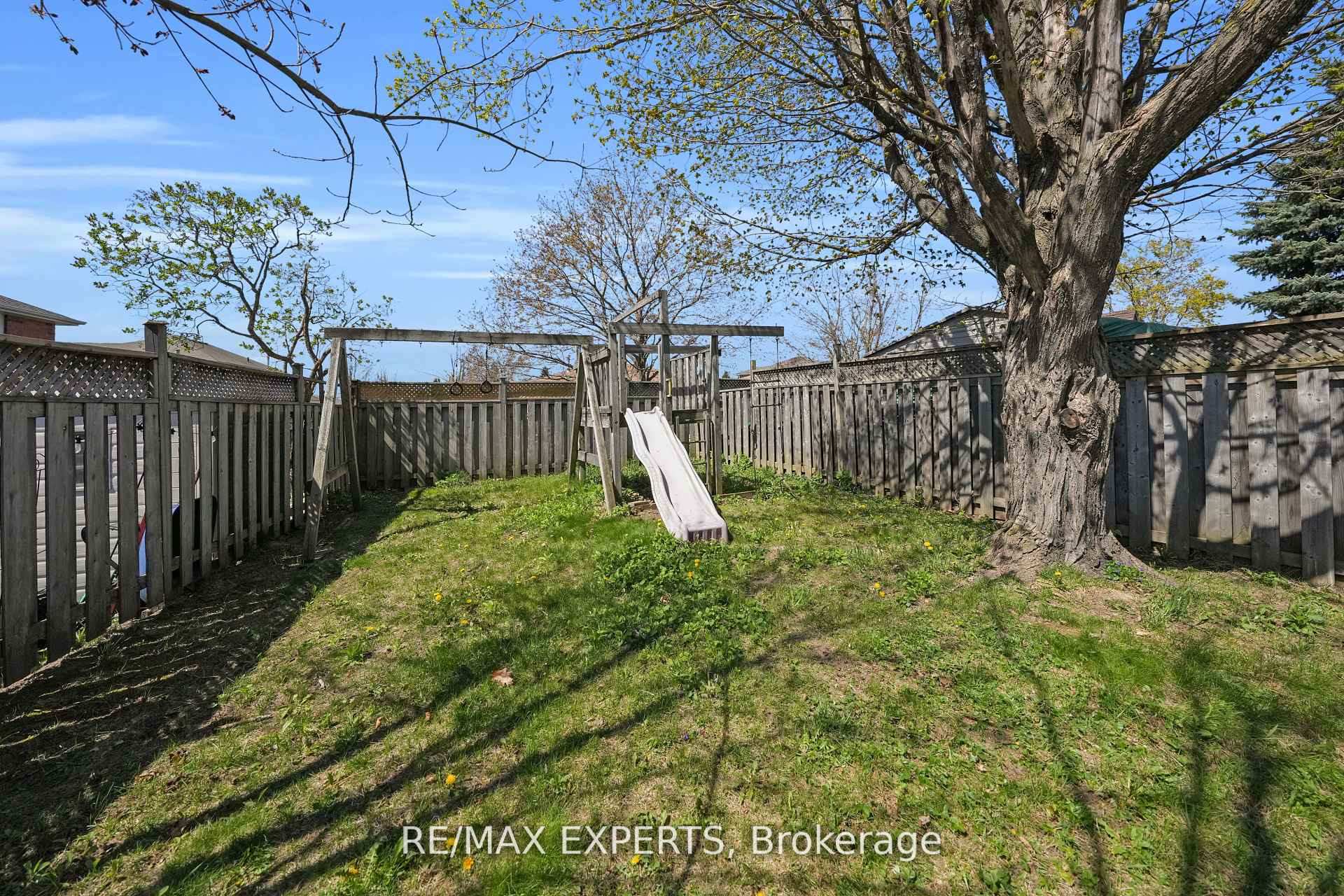 Photo 35 of 10 Wallace Drive, Barrie, Northwest — HOMEH