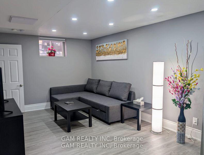 Photo 2 of Unit Lower level, 58 Ebby Avenue, Brampton, Heart Lake West — HOMEH