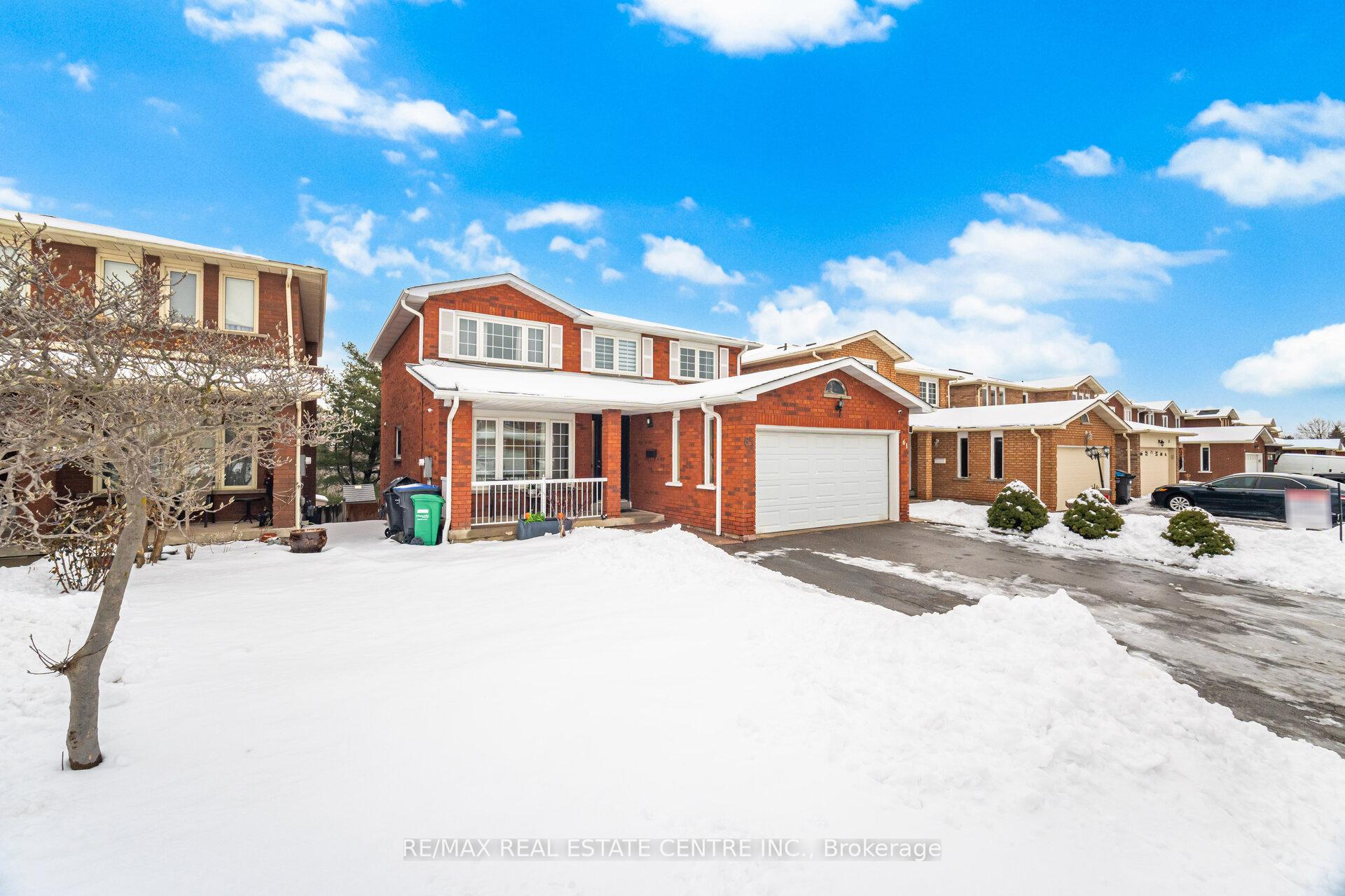 Photo 3 of 61 Sunforest Drive, Brampton, Heart Lake West — HOMEH