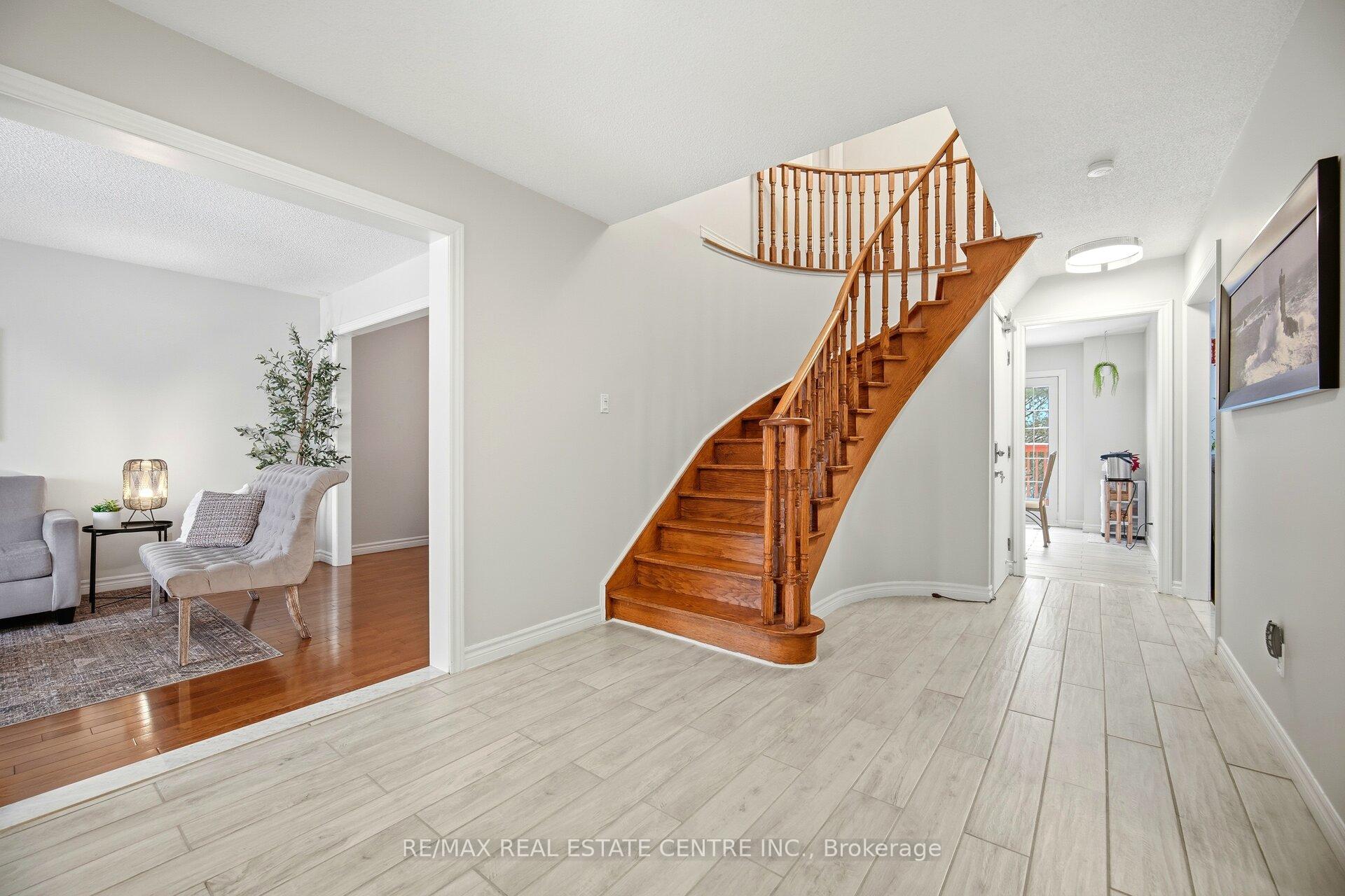 Photo 17 of 61 Sunforest Drive, Brampton, Heart Lake West — HOMEH