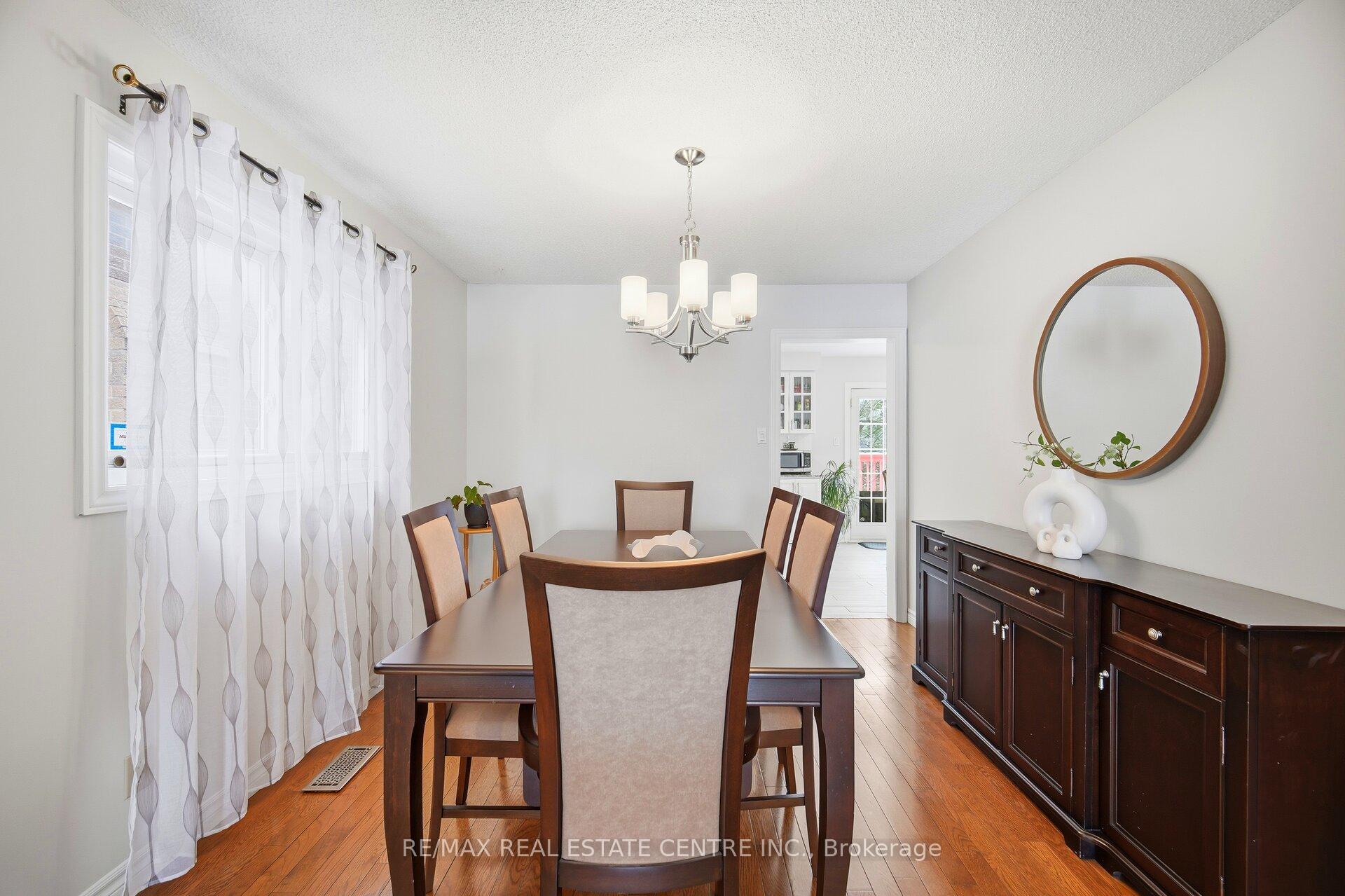 Photo 5 of 61 Sunforest Drive, Brampton, Heart Lake West — HOMEH