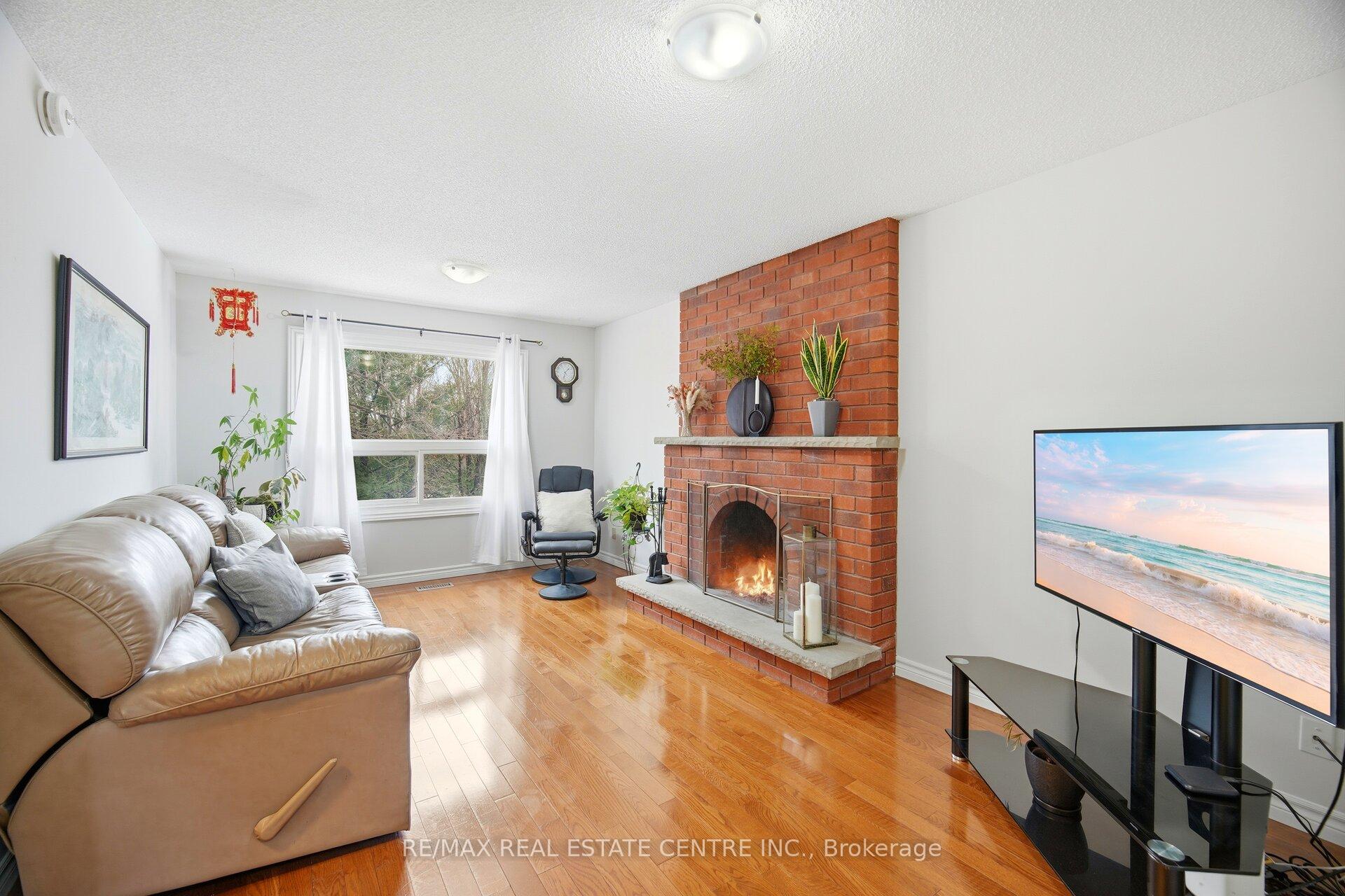 Photo 7 of 61 Sunforest Drive, Brampton, Heart Lake West — HOMEH