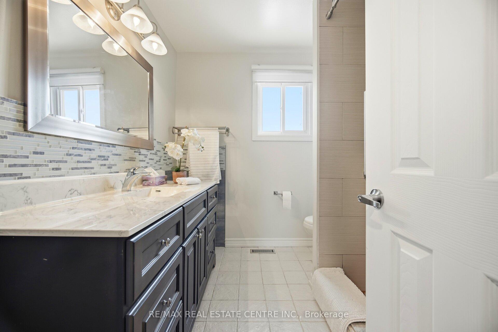 Photo 9 of 61 Sunforest Drive, Brampton, Heart Lake West — HOMEH