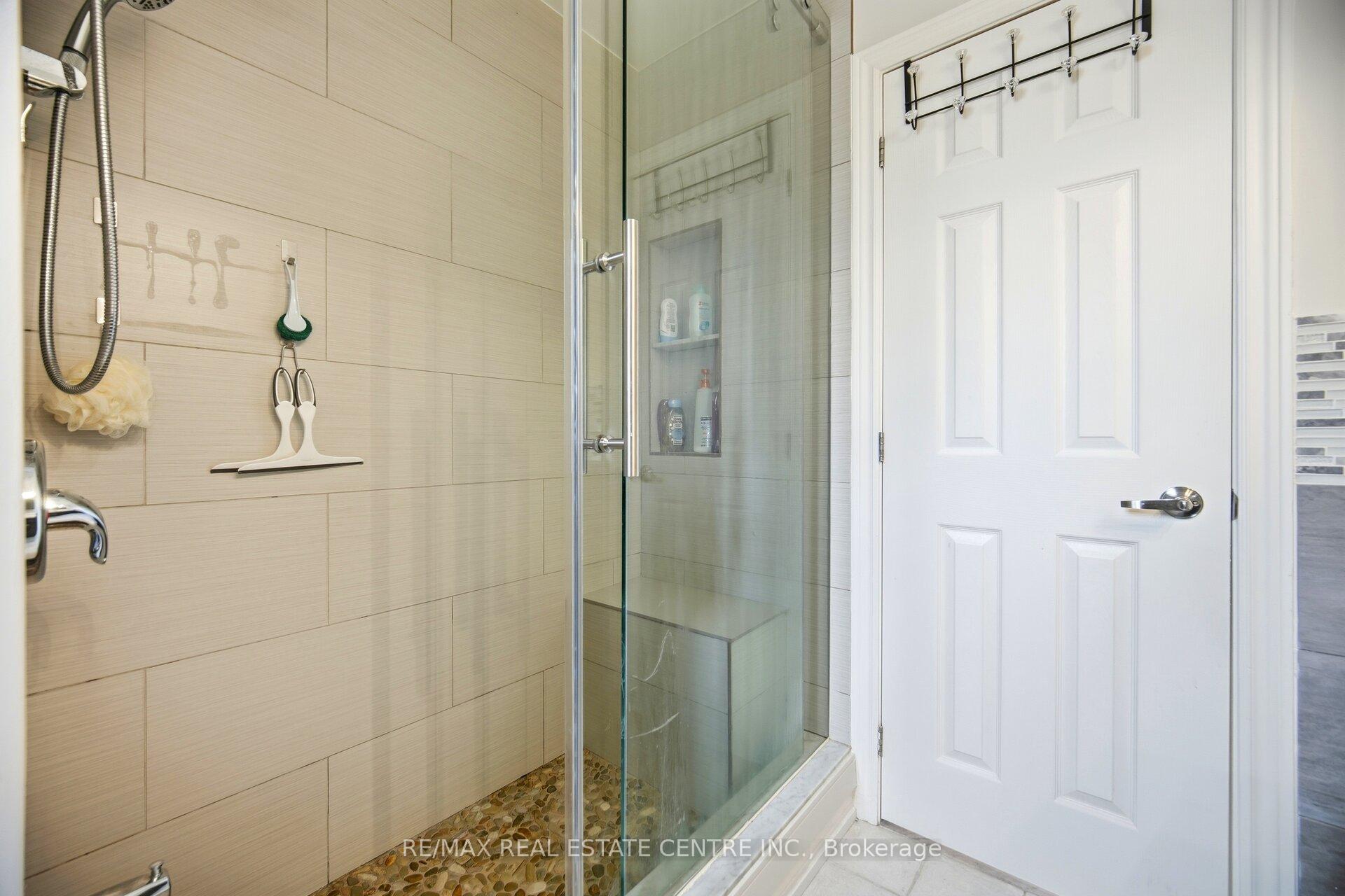 Photo 12 of 61 Sunforest Drive, Brampton, Heart Lake West — HOMEH