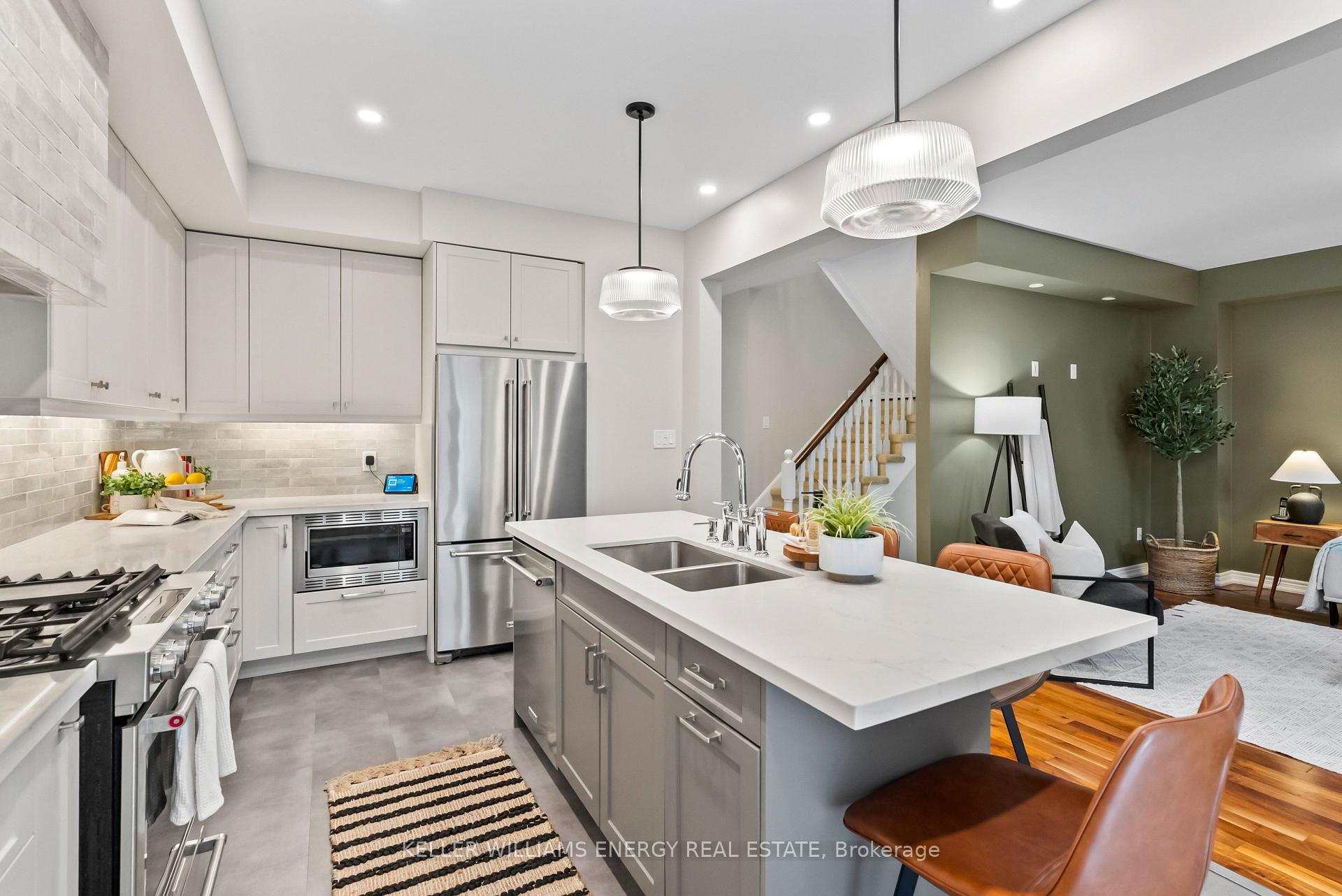 Photo 18 of 29 Melody Drive, Whitby, Brooklin — HOMEH
