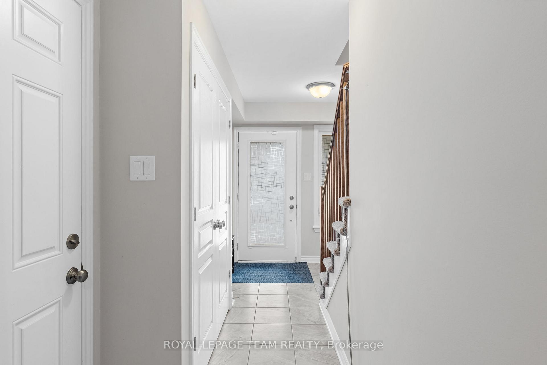 Photo 3 of 110 Stockholm Private, Ottawa, Riverside South/Gloucester Glen — HOMEH