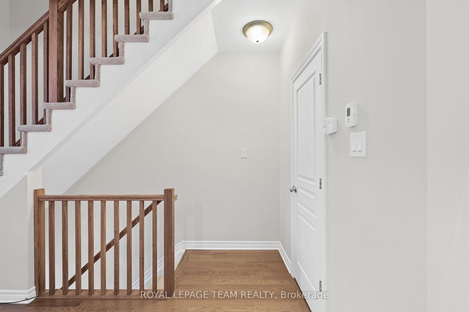 Photo 4 of 110 Stockholm Private, Ottawa, Riverside South/Gloucester Glen — HOMEH