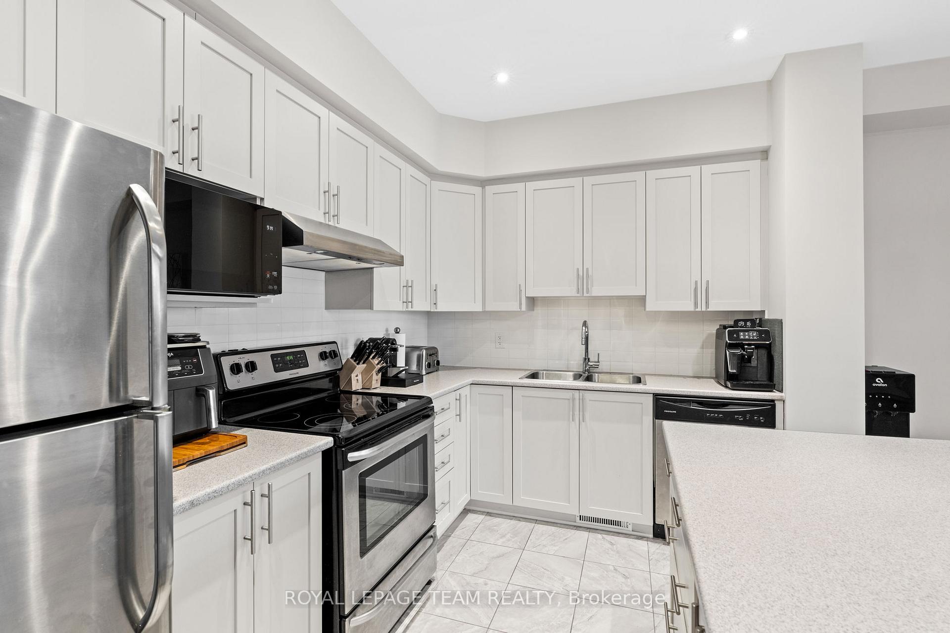 Photo 6 of 110 Stockholm Private, Ottawa, Riverside South/Gloucester Glen — HOMEH