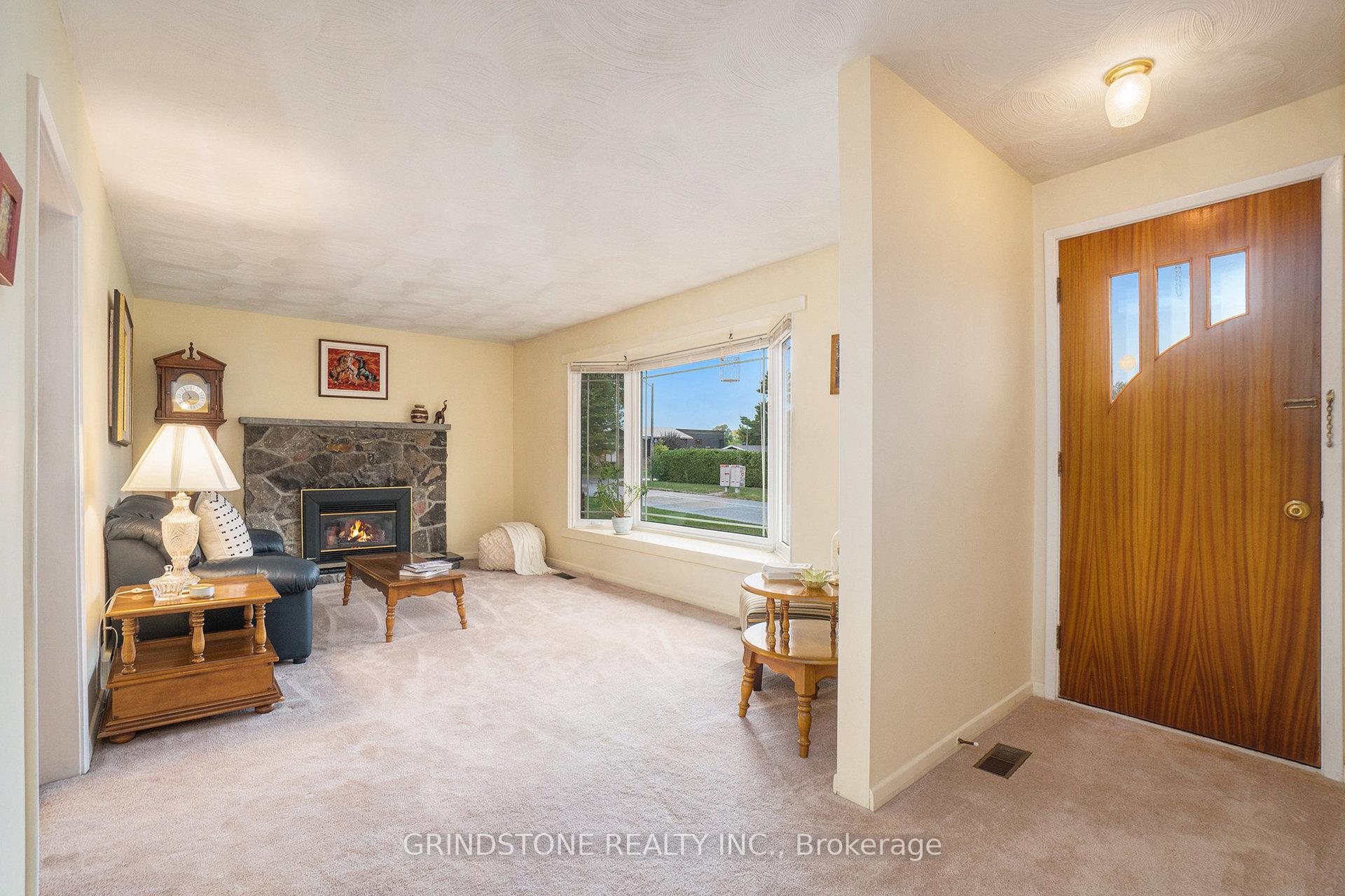 Photo 23 of 36 Brent Avenue, Ottawa, Manordale — HOMEH