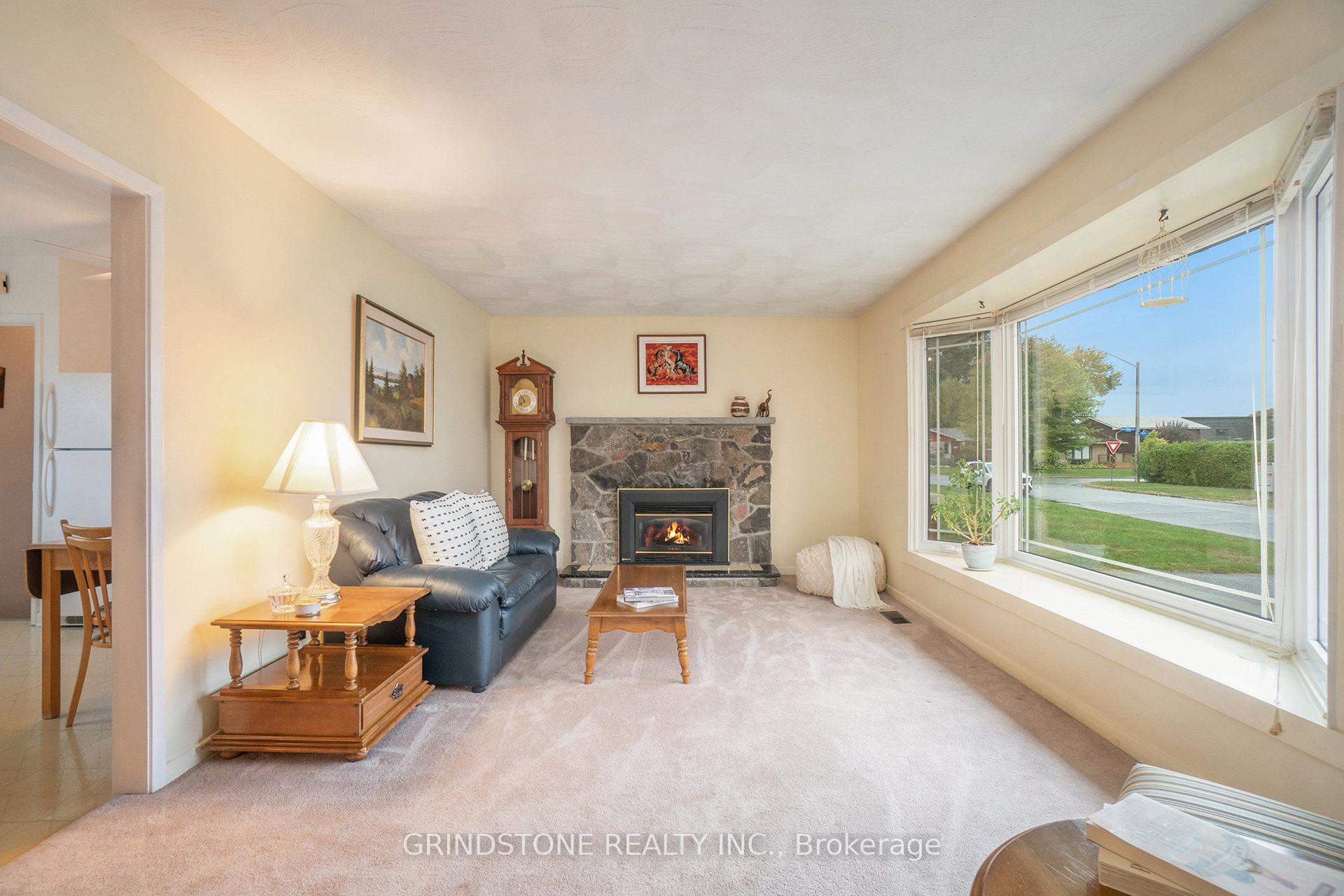 Photo 19 of 36 Brent Avenue, Ottawa, Manordale — HOMEH
