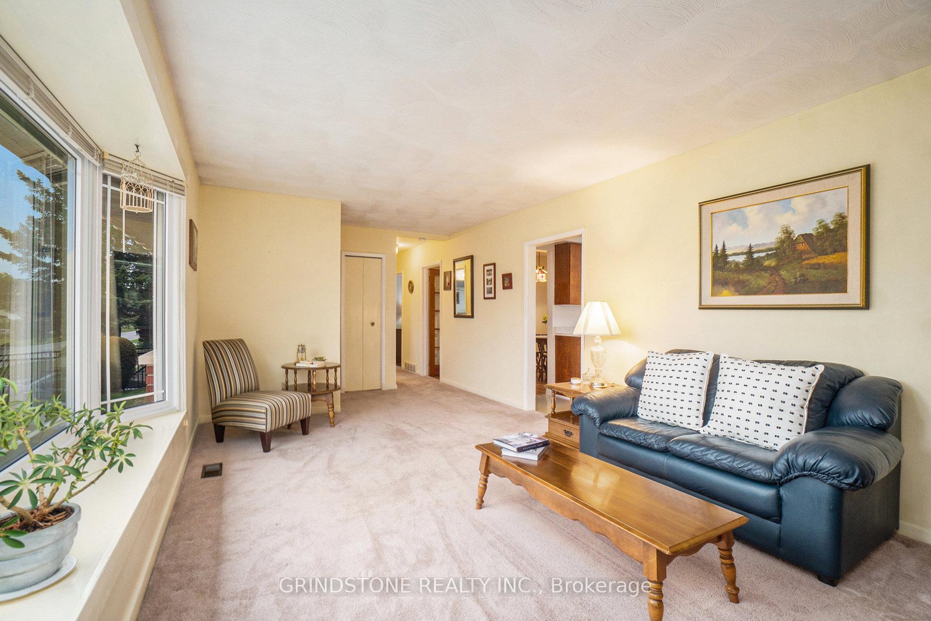 Photo 22 of 36 Brent Avenue, Ottawa, Manordale — HOMEH