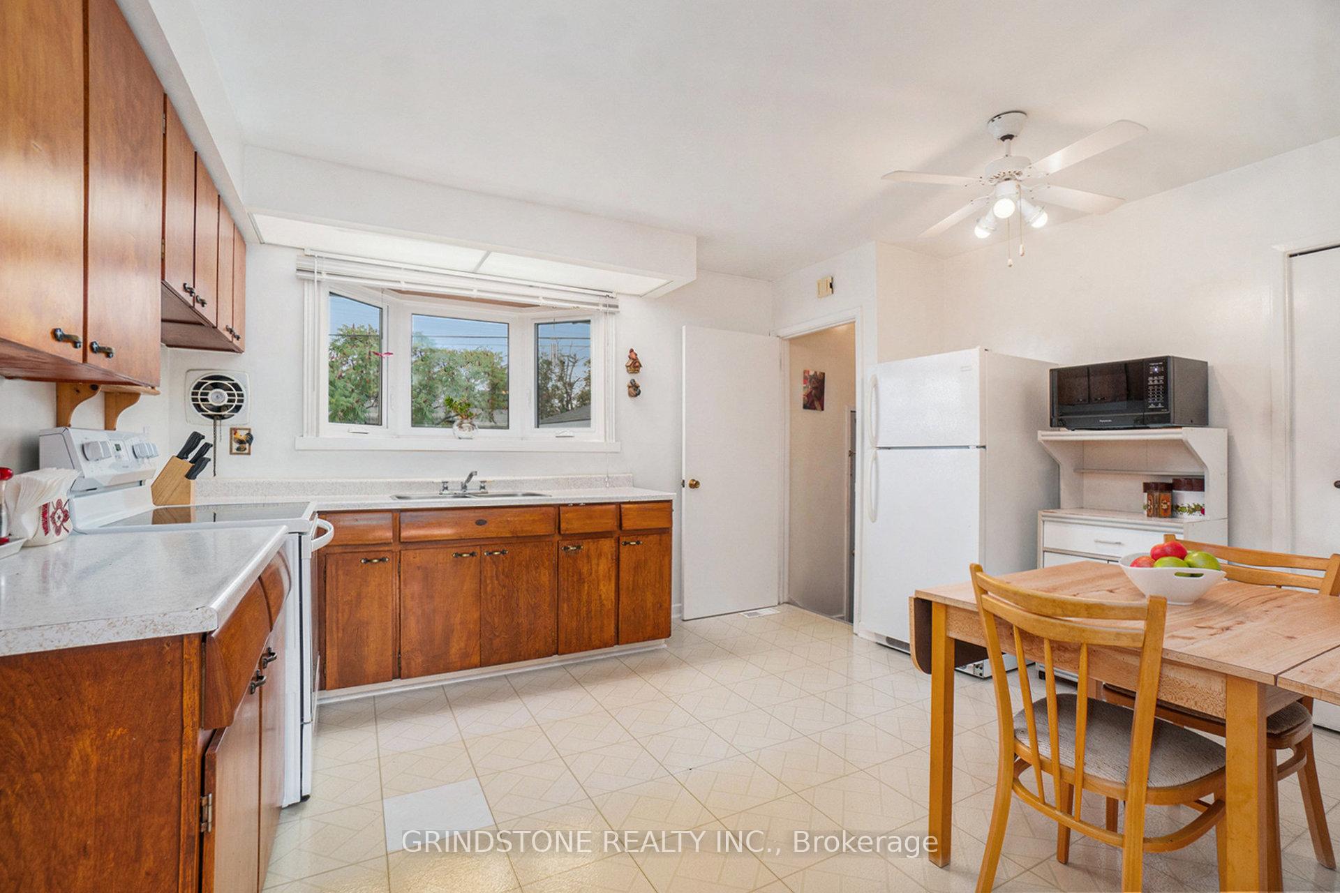 Photo 15 of 36 Brent Avenue, Ottawa, Manordale — HOMEH