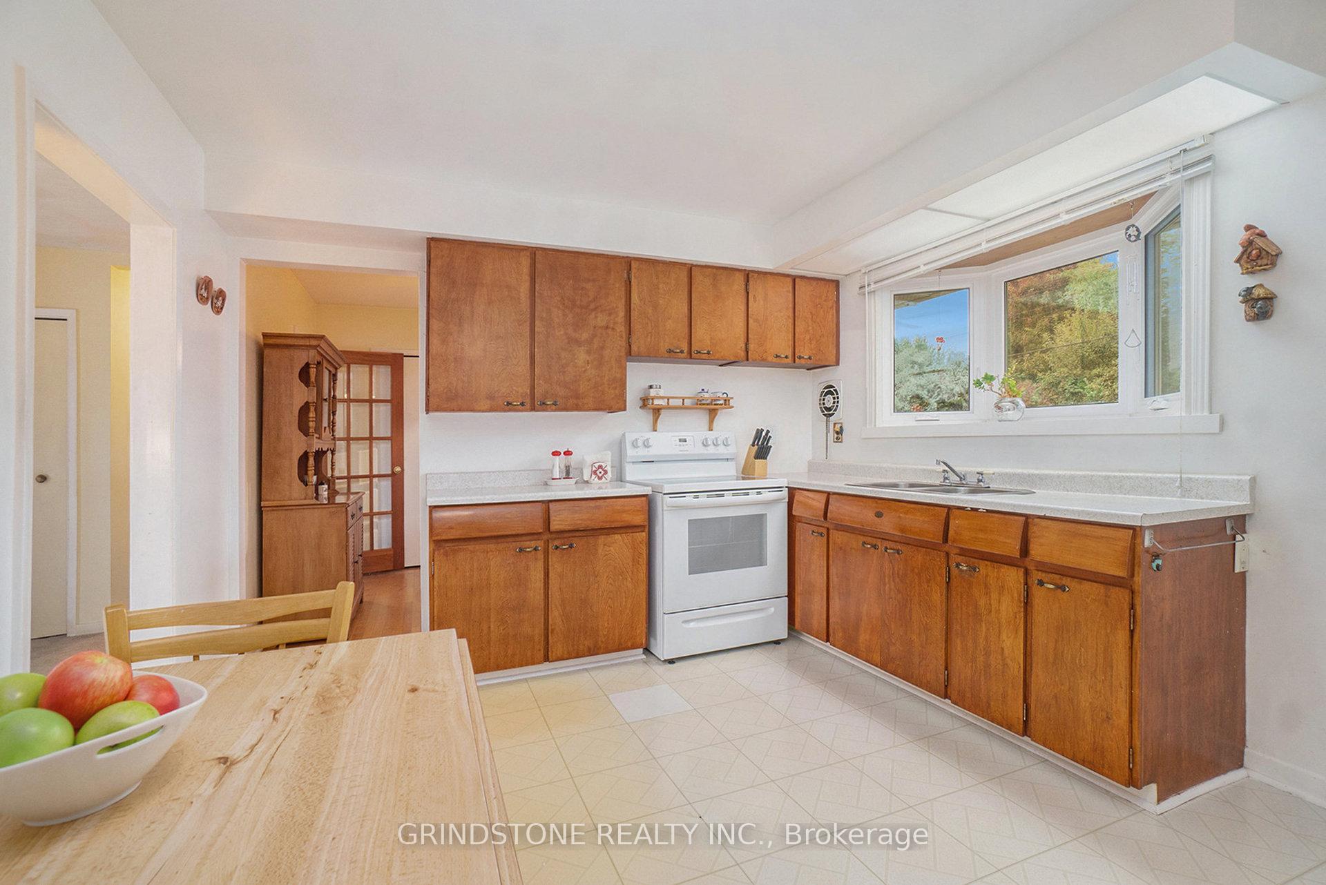 Photo 20 of 36 Brent Avenue, Ottawa, Manordale — HOMEH