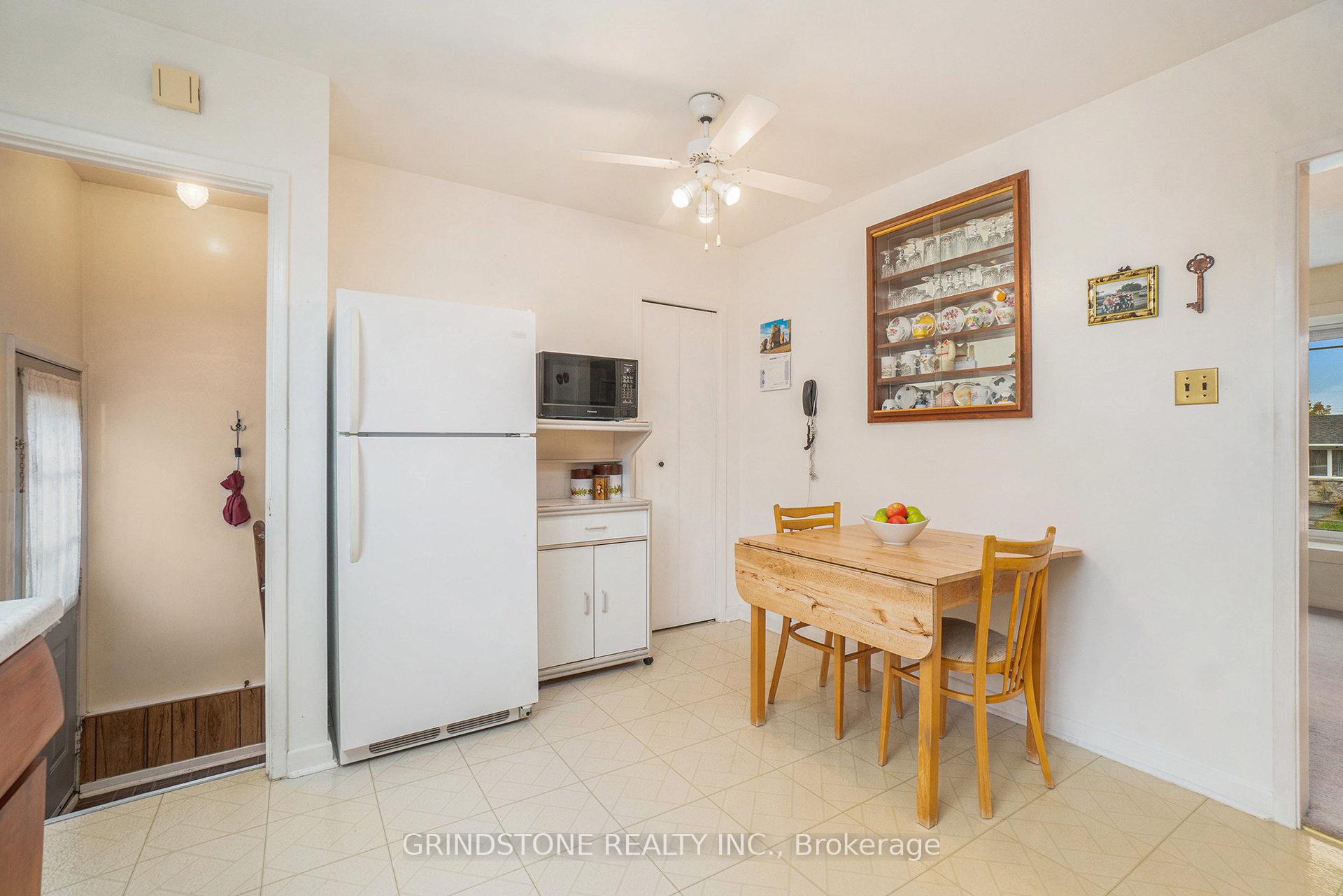 Photo 4 of 36 Brent Avenue, Ottawa, Manordale — HOMEH