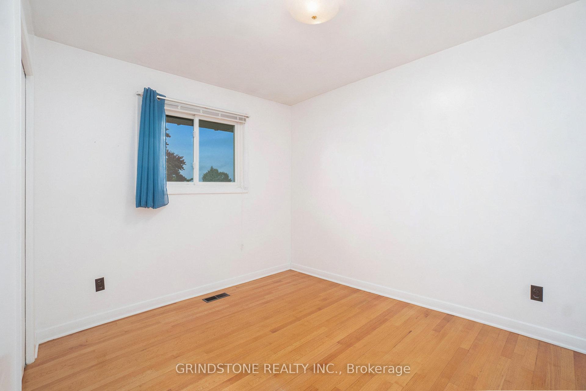 Photo 13 of 36 Brent Avenue, Ottawa, Manordale — HOMEH