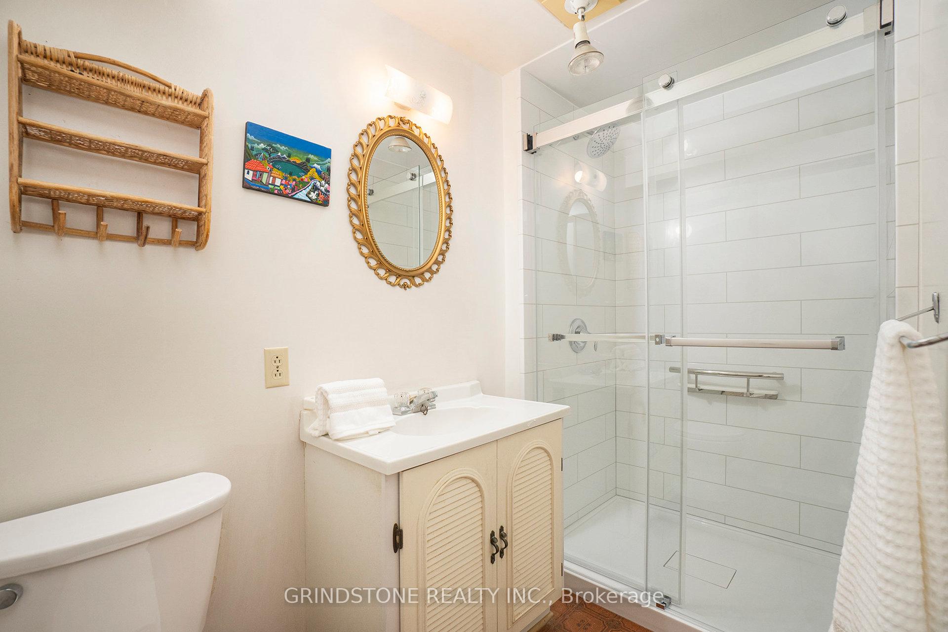 Photo 5 of 36 Brent Avenue, Ottawa, Manordale — HOMEH