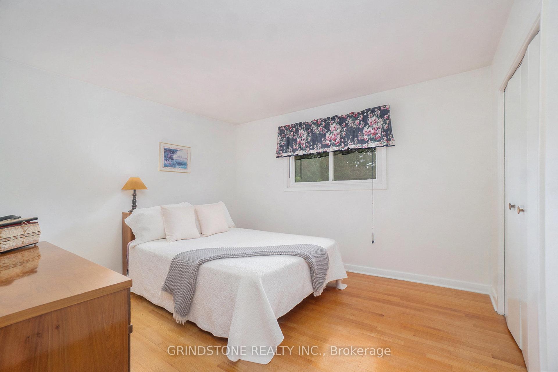 Photo 7 of 36 Brent Avenue, Ottawa, Manordale — HOMEH