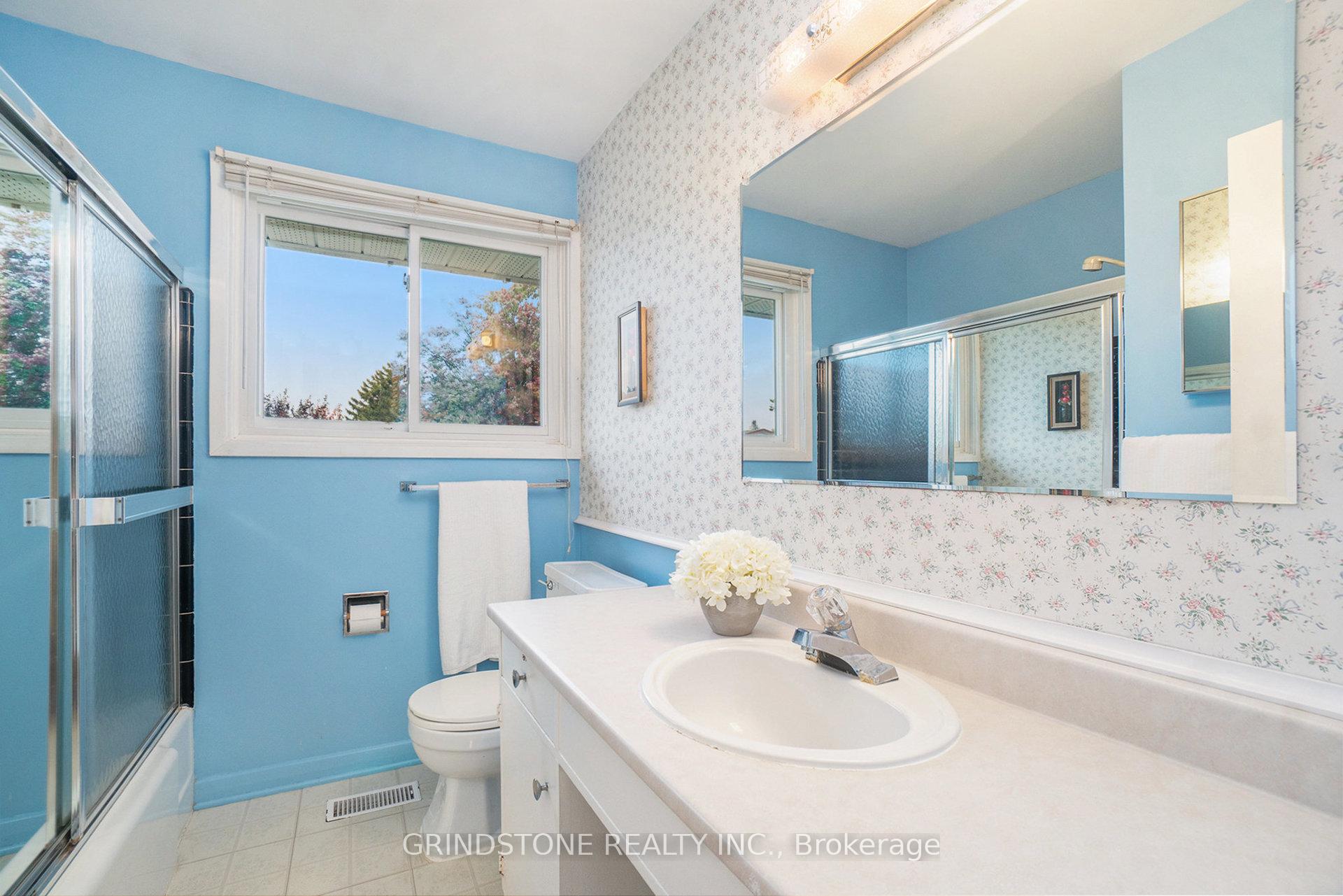 Photo 11 of 36 Brent Avenue, Ottawa, Manordale — HOMEH