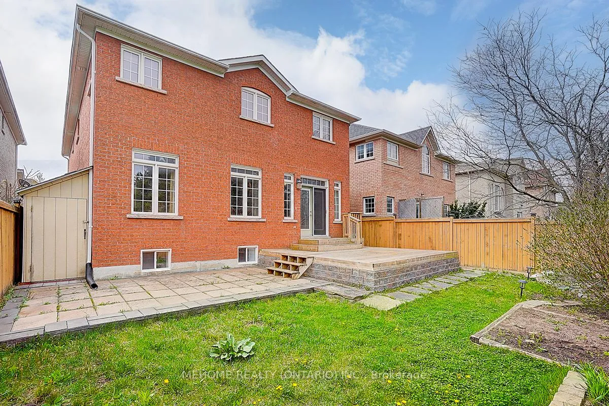 Photo 3 of 40 Westminster Circle, Barrie, Innis-Shore — HOMEH