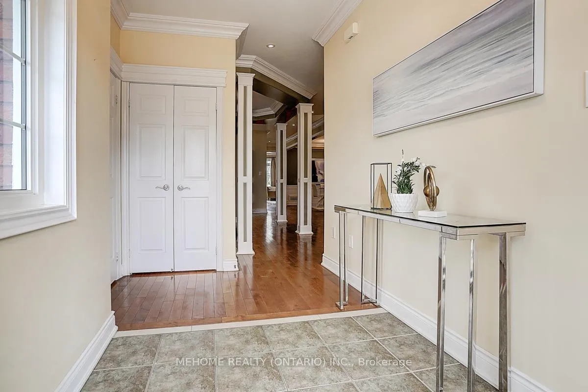 Photo 5 of 40 Westminster Circle, Barrie, Innis-Shore — HOMEH
