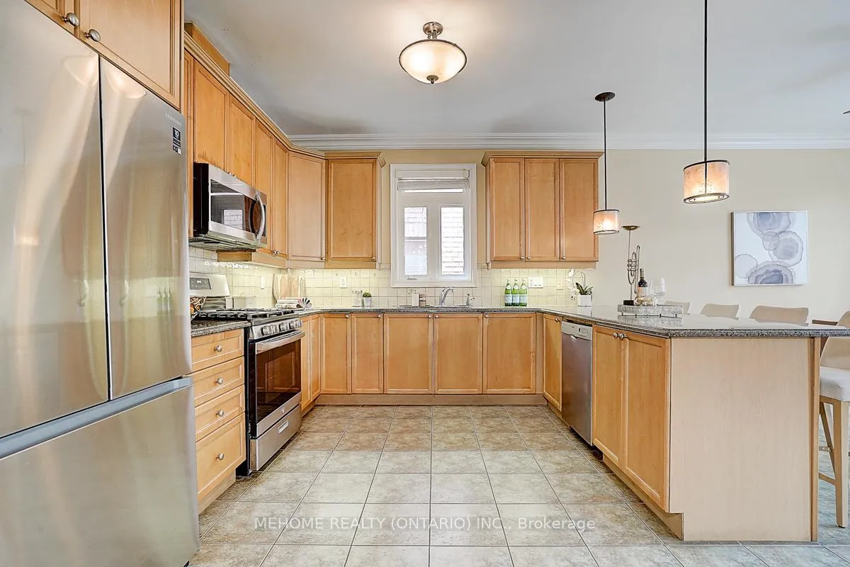 Photo 18 of 40 Westminster Circle, Barrie, Innis-Shore — HOMEH