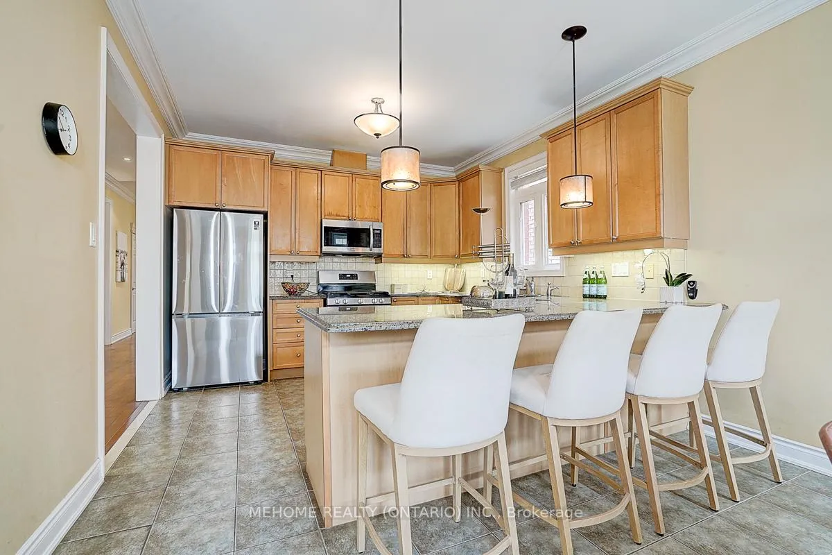 Photo 19 of 40 Westminster Circle, Barrie, Innis-Shore — HOMEH