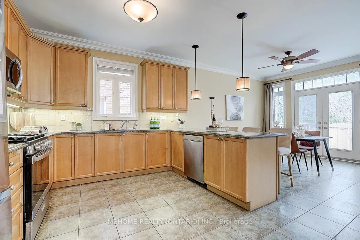 Photo 20 of 40 Westminster Circle, Barrie, Innis-Shore — HOMEH