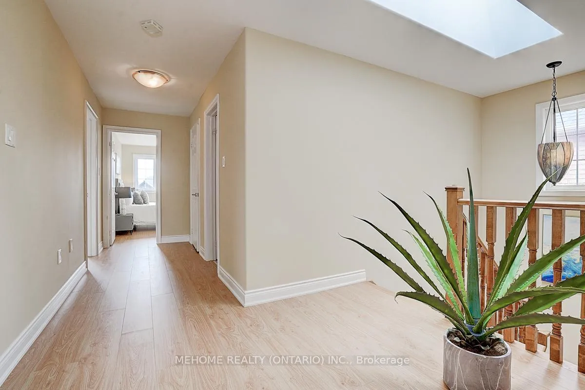 Photo 25 of 40 Westminster Circle, Barrie, Innis-Shore — HOMEH