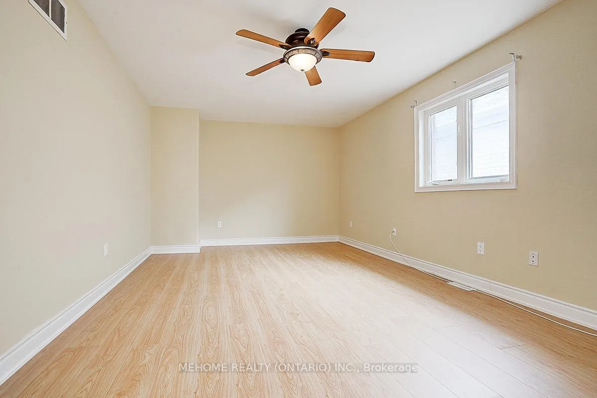 Photo 31 of 40 Westminster Circle, Barrie, Innis-Shore — HOMEH