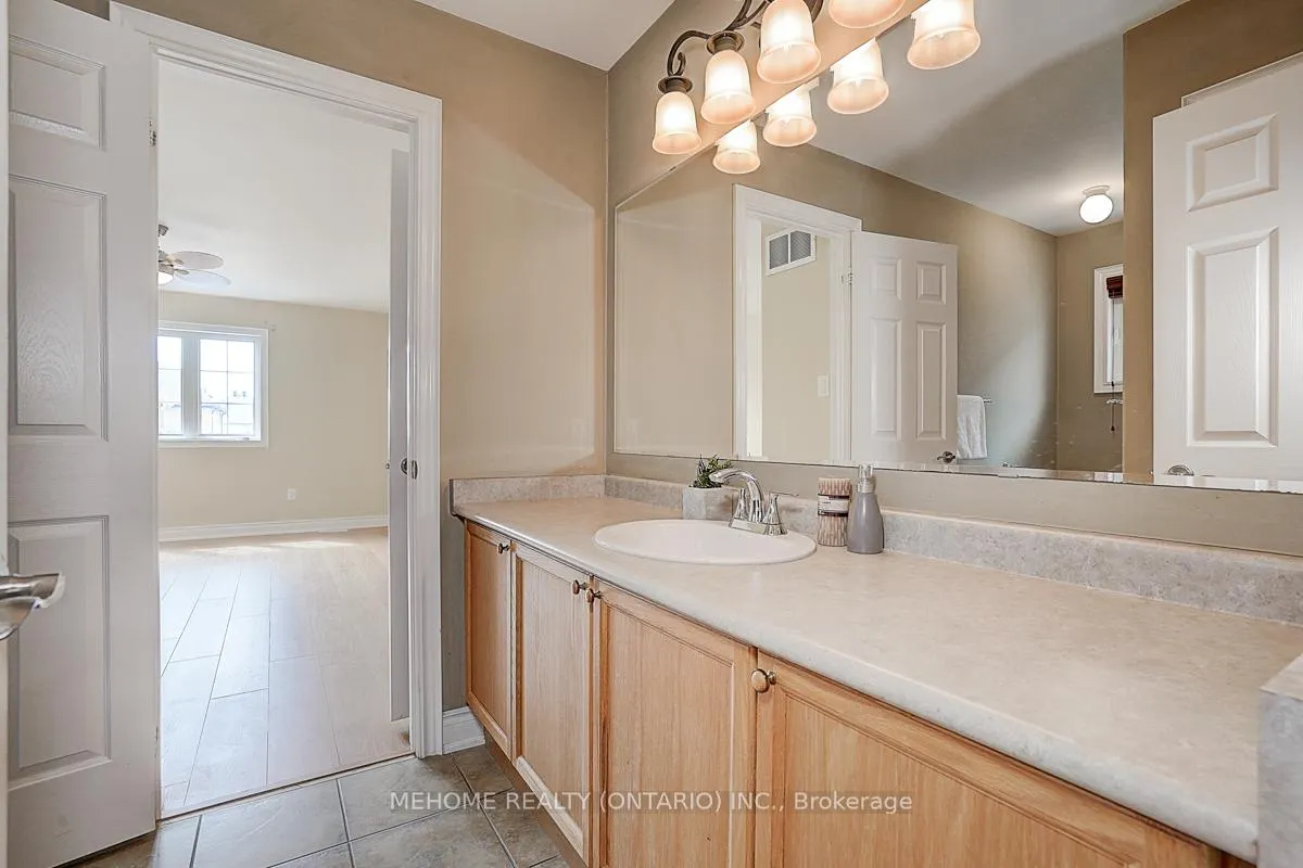 Photo 33 of 40 Westminster Circle, Barrie, Innis-Shore — HOMEH