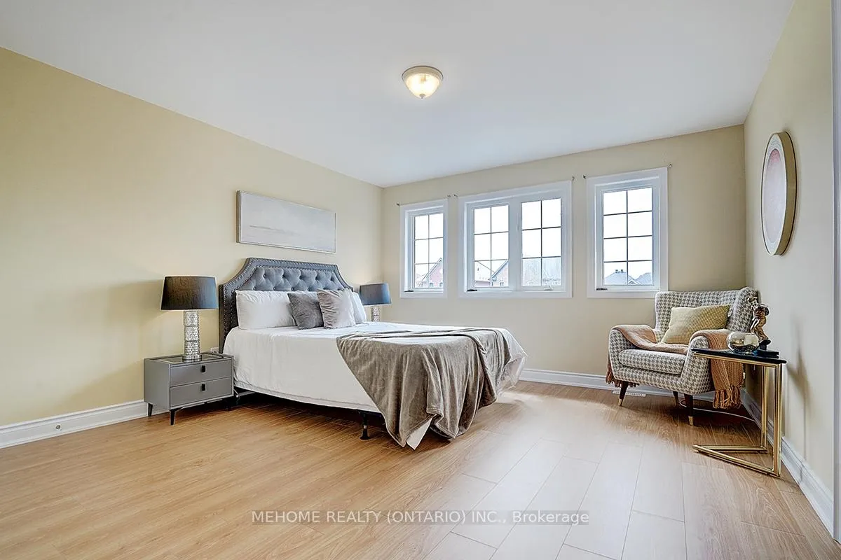 Photo 37 of 40 Westminster Circle, Barrie, Innis-Shore — HOMEH