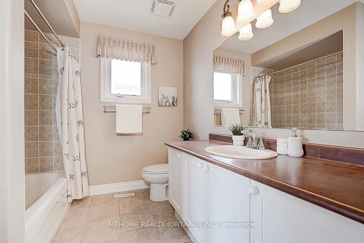 Photo 39 of 40 Westminster Circle, Barrie, Innis-Shore — HOMEH