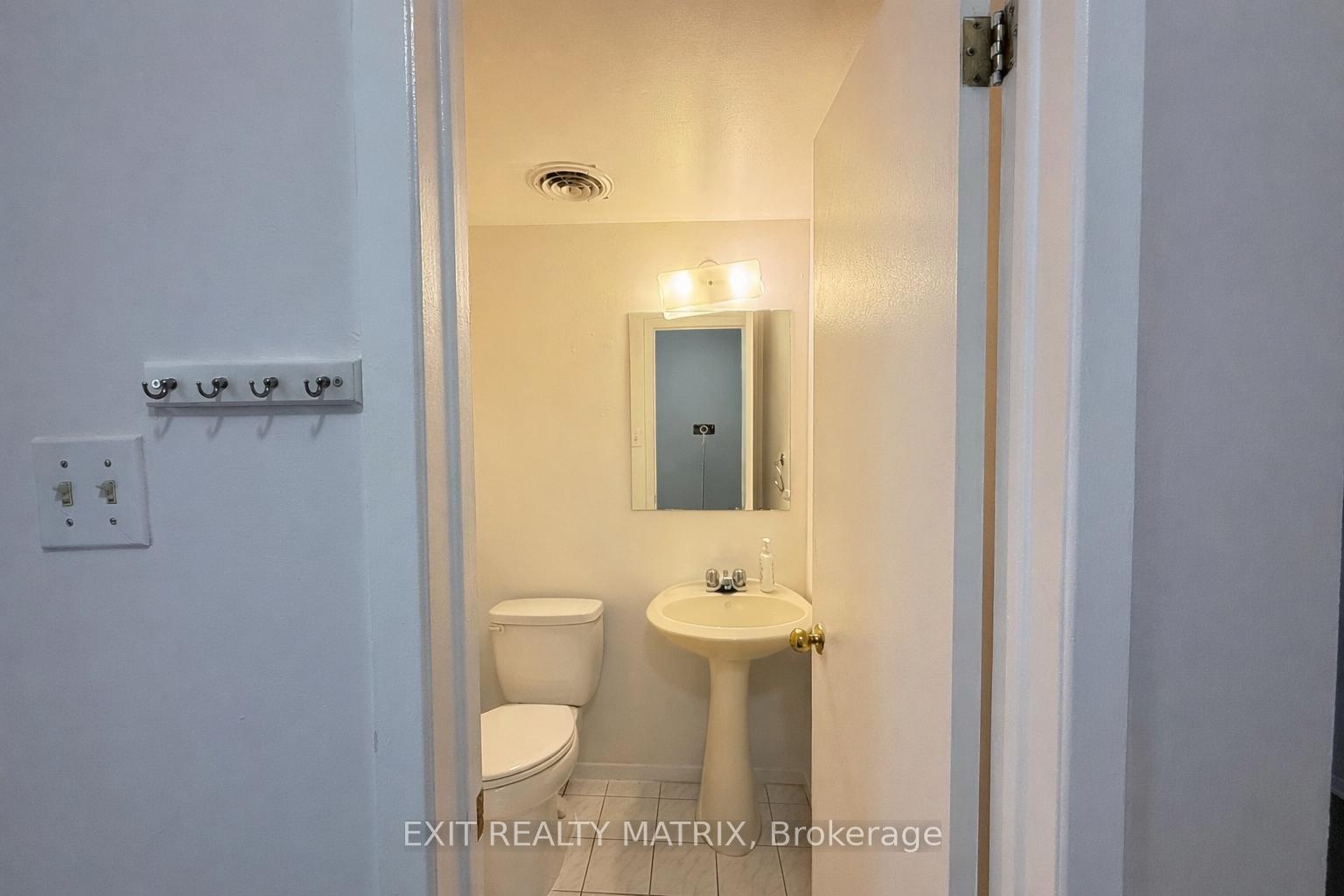 Photo 3 of 712 Mathieu Way, Ottawa, Fallingbrook/Pineridge — HOMEH
