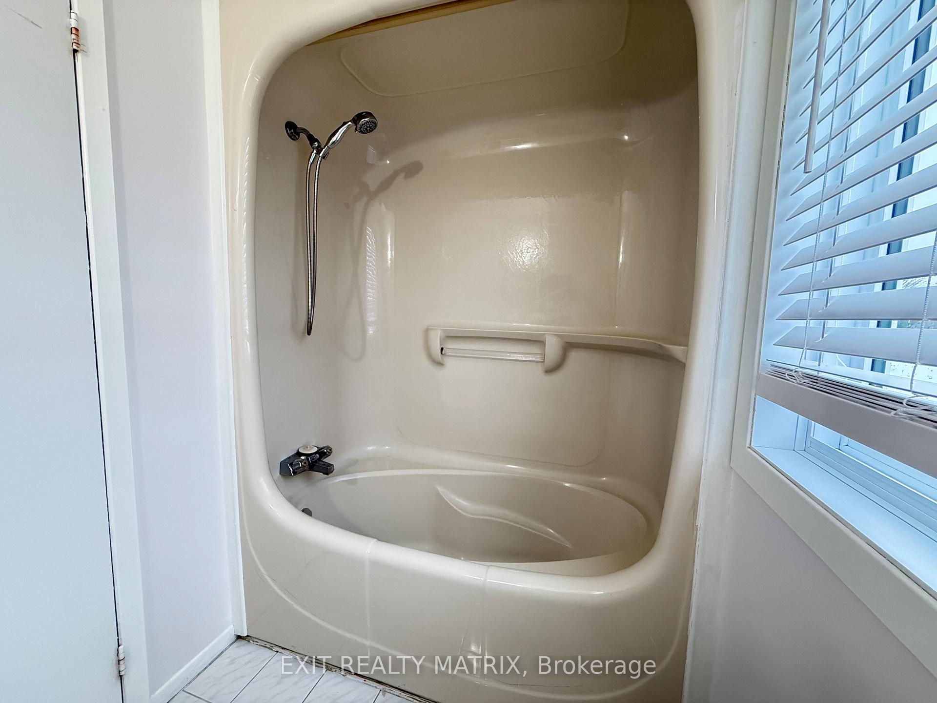 Photo 11 of 712 Mathieu Way, Ottawa, Fallingbrook/Pineridge — HOMEH