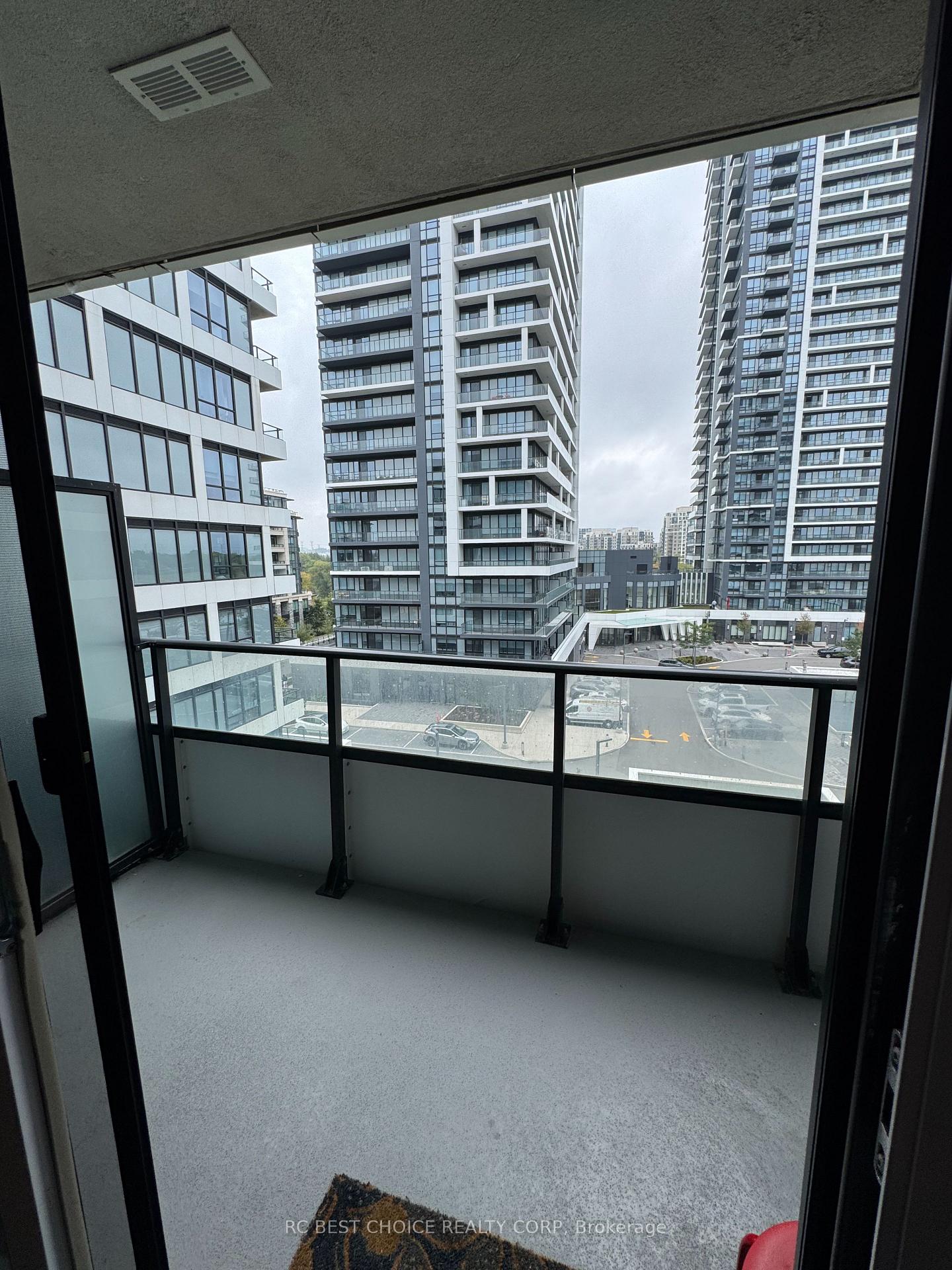 Photo 13 of Unit 627, 38 Water Walk Drive, Markham, Unionville — HOMEH