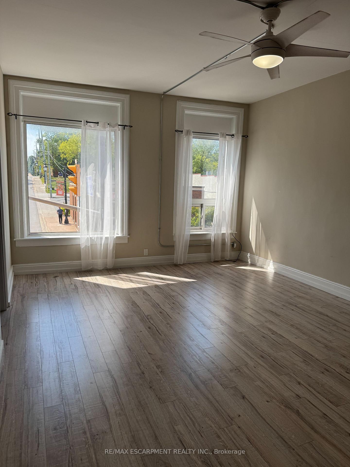 Photo 1 of Unit 1, 4973 King Street, Lincoln, Beamsville — HOMEH