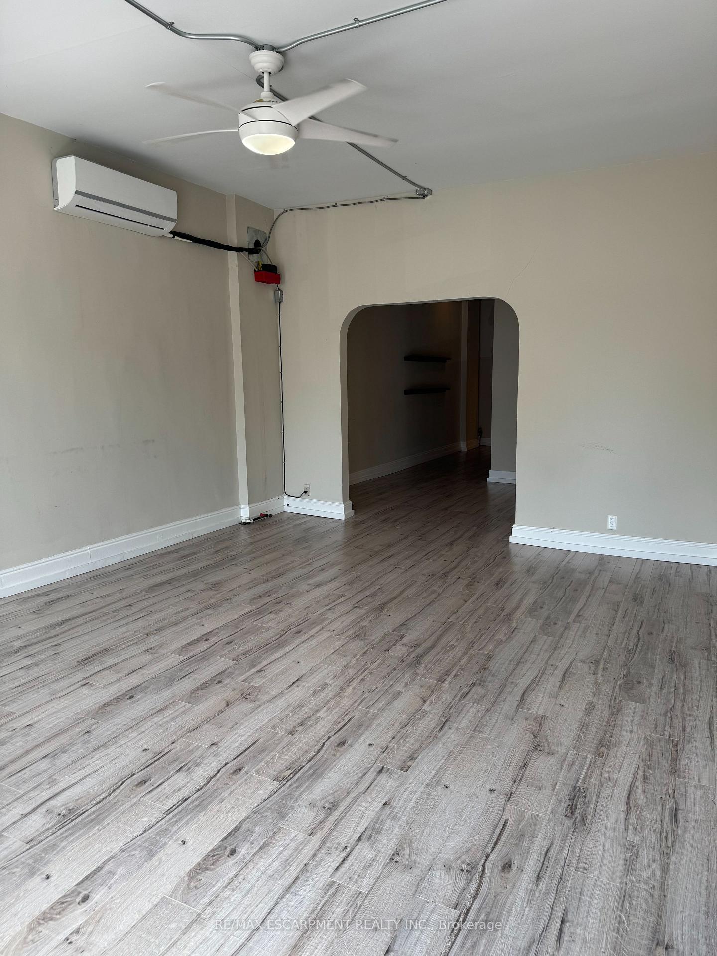 Photo 3 of Unit 1, 4973 King Street, Lincoln, Beamsville — HOMEH