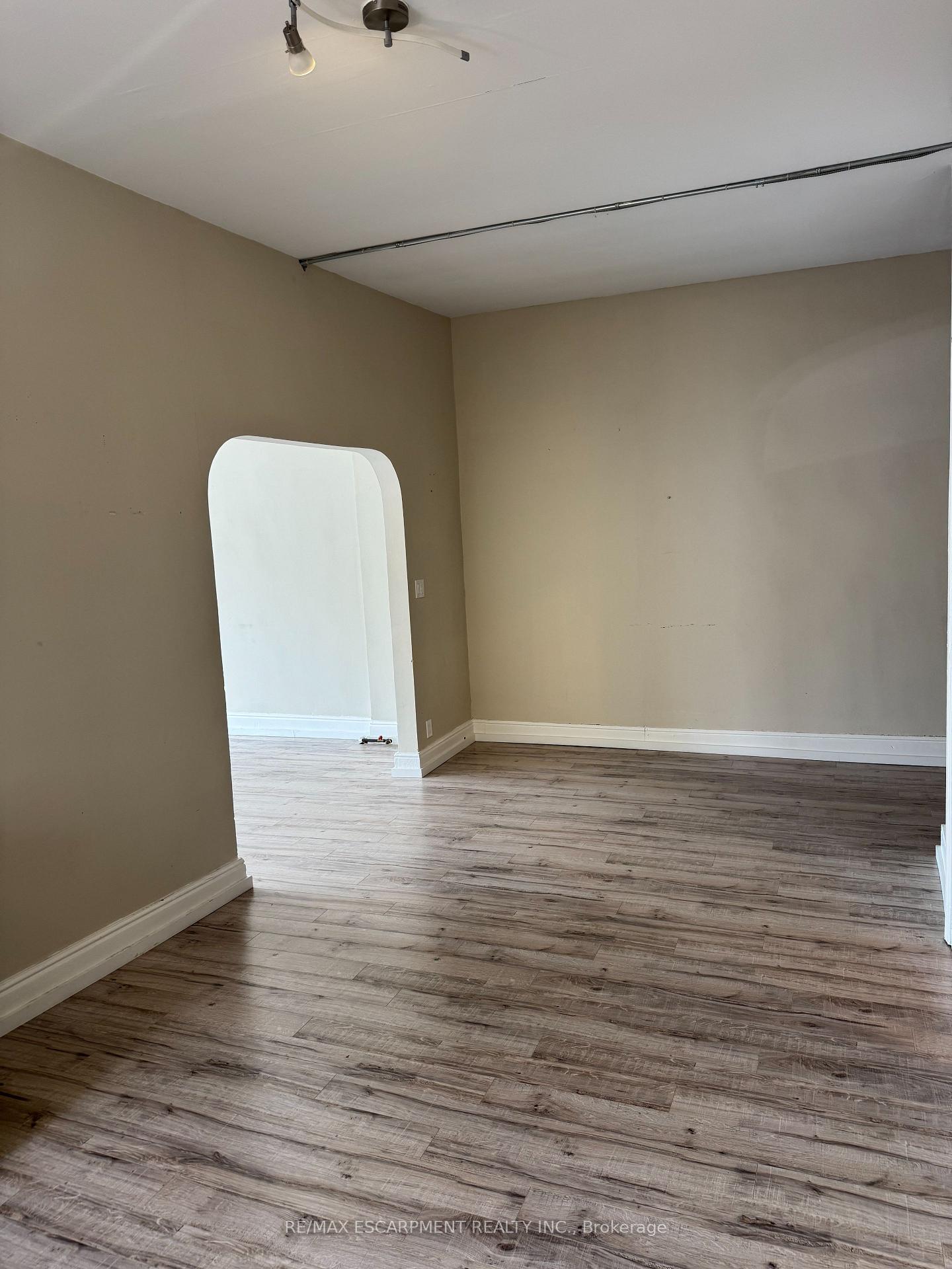 Photo 4 of Unit 1, 4973 King Street, Lincoln, Beamsville — HOMEH