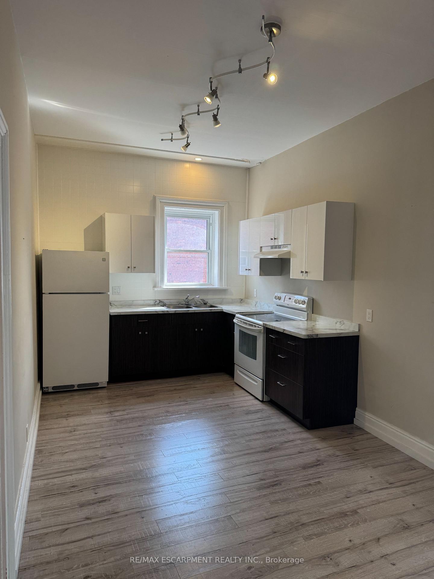Photo 8 of Unit 1, 4973 King Street, Lincoln, Beamsville — HOMEH