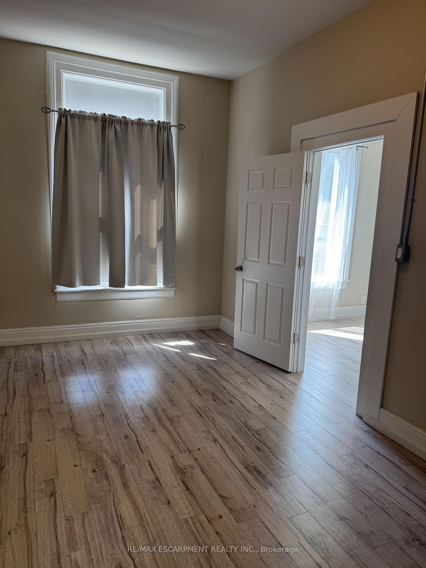 Photo 5 of Unit 1, 4973 King Street, Lincoln, Beamsville — HOMEH
