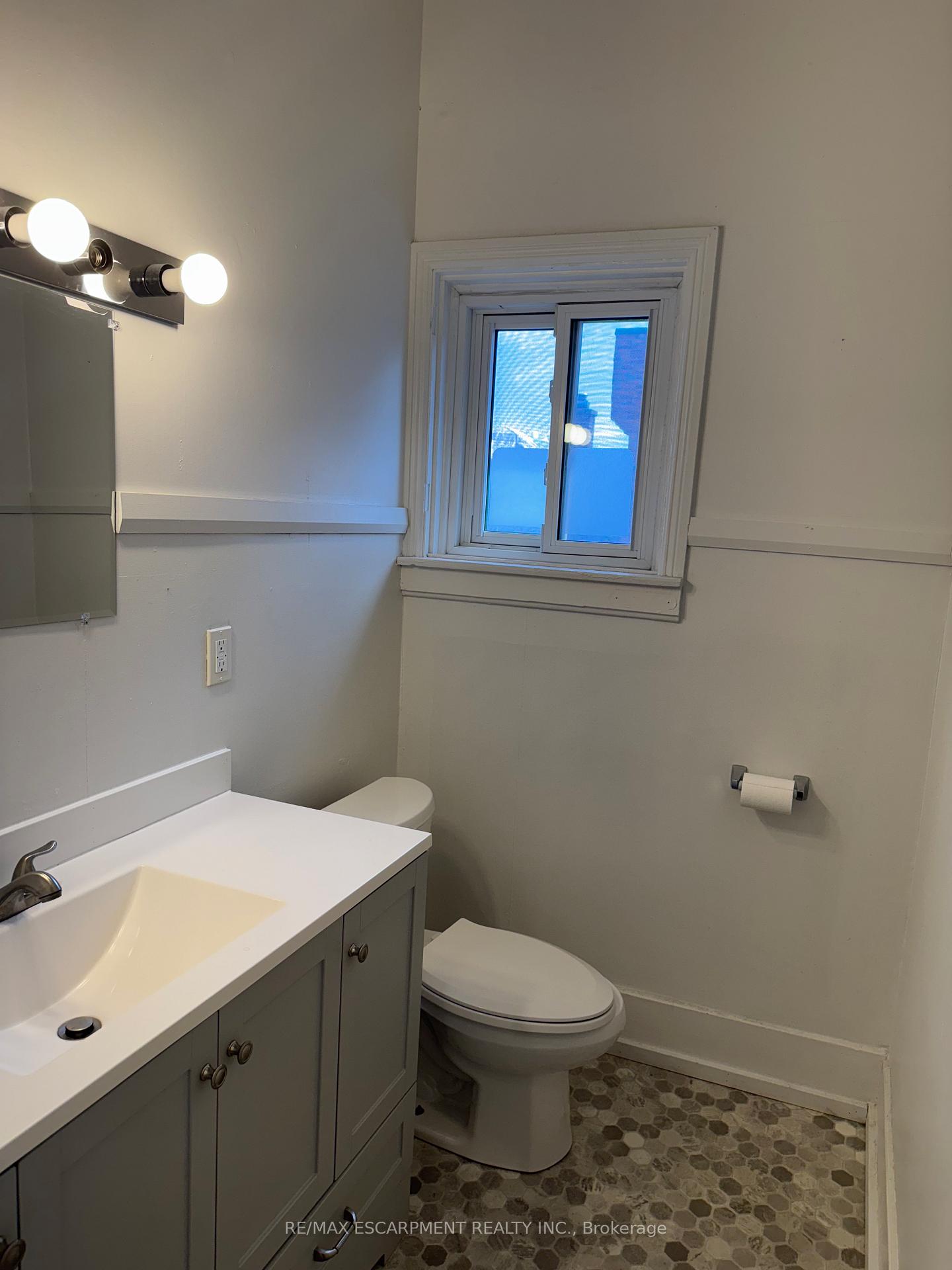 Photo 6 of Unit 1, 4973 King Street, Lincoln, Beamsville — HOMEH
