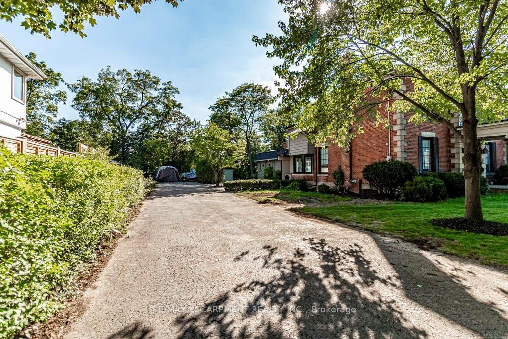 Photo 2 of 182 Concession Street, Hamilton, Centremount — HOMEH