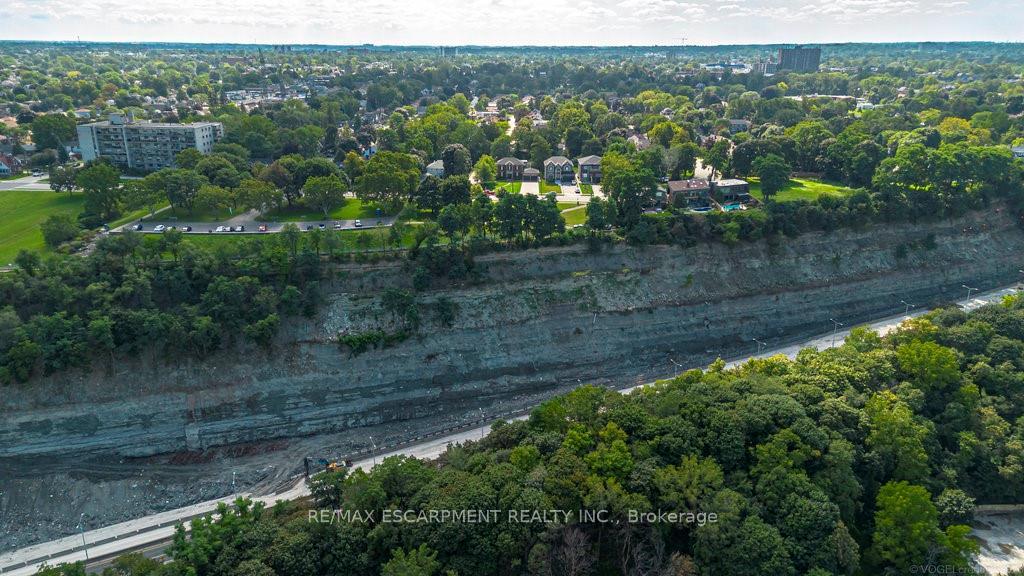 Photo 4 of 182 Concession Street, Hamilton, Centremount — HOMEH