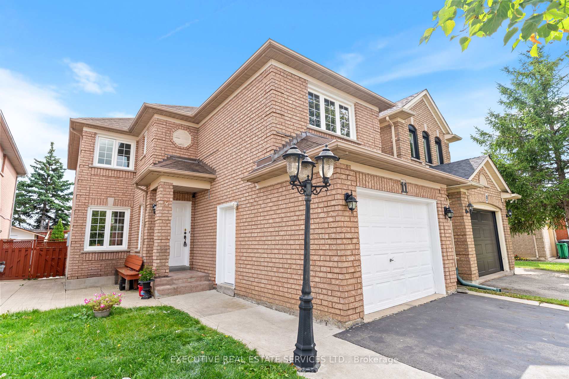 Photo 1 of 11 Upwood Place, Brampton, Sandringham-Wellington — HOMEH