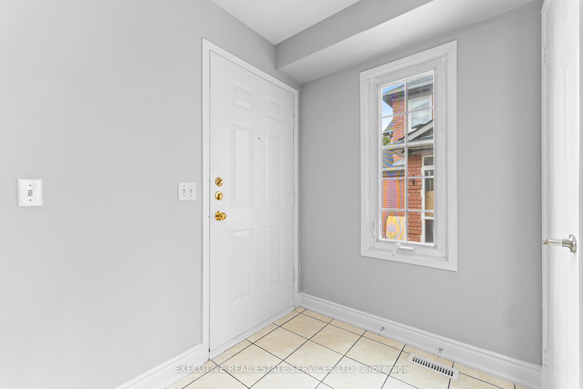 Photo 2 of 11 Upwood Place, Brampton, Sandringham-Wellington — HOMEH